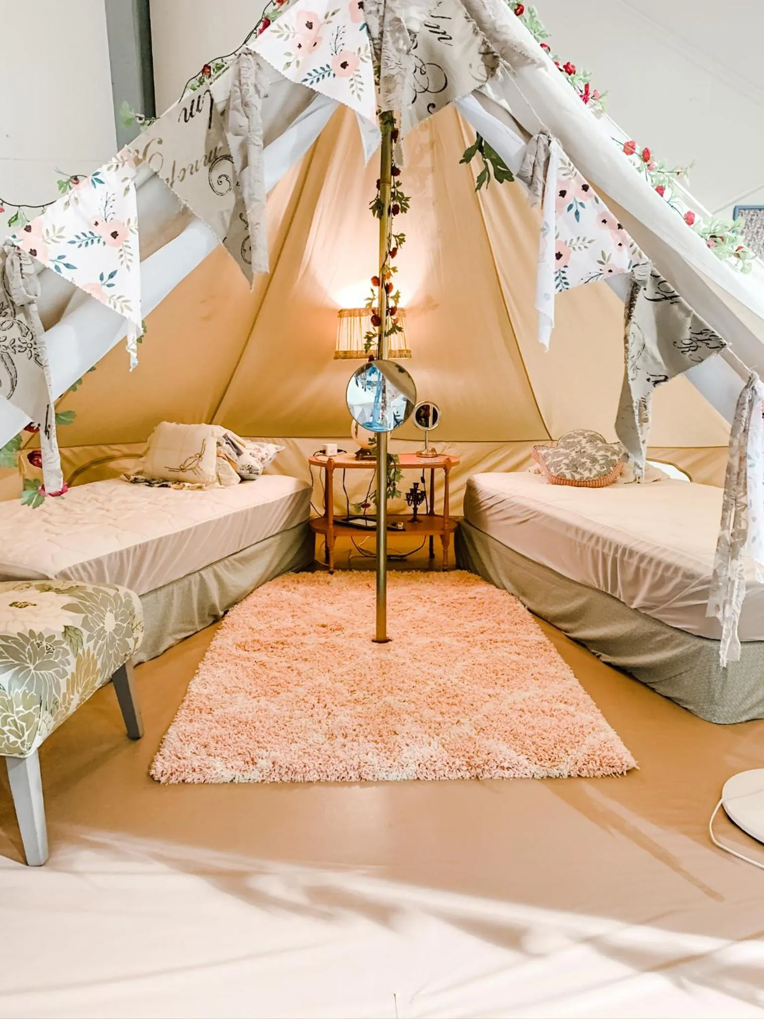 Bedroom, Bed in Lone Star Glamp Inn