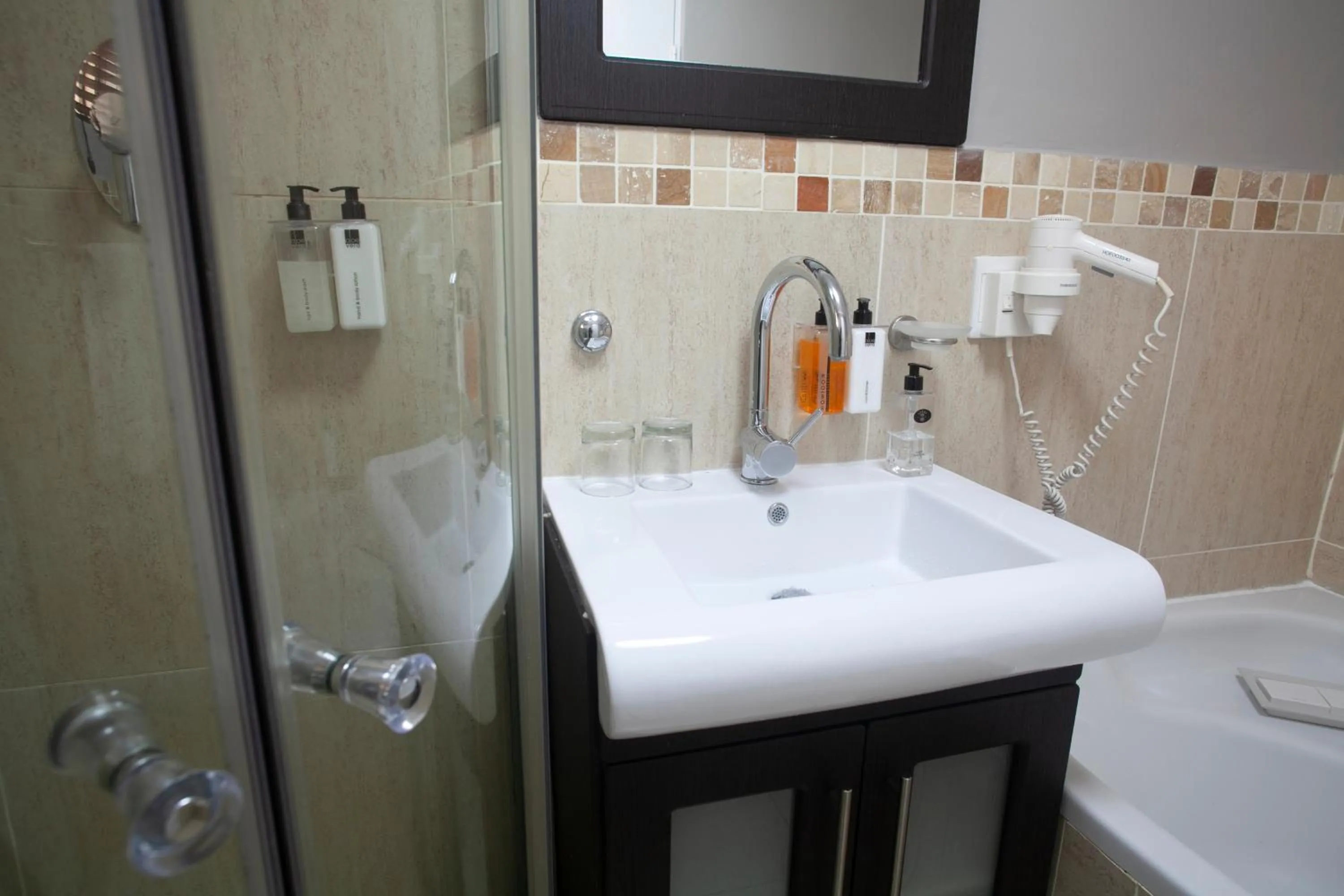 Bathroom in Ruslamere Hotel and Conference Centre