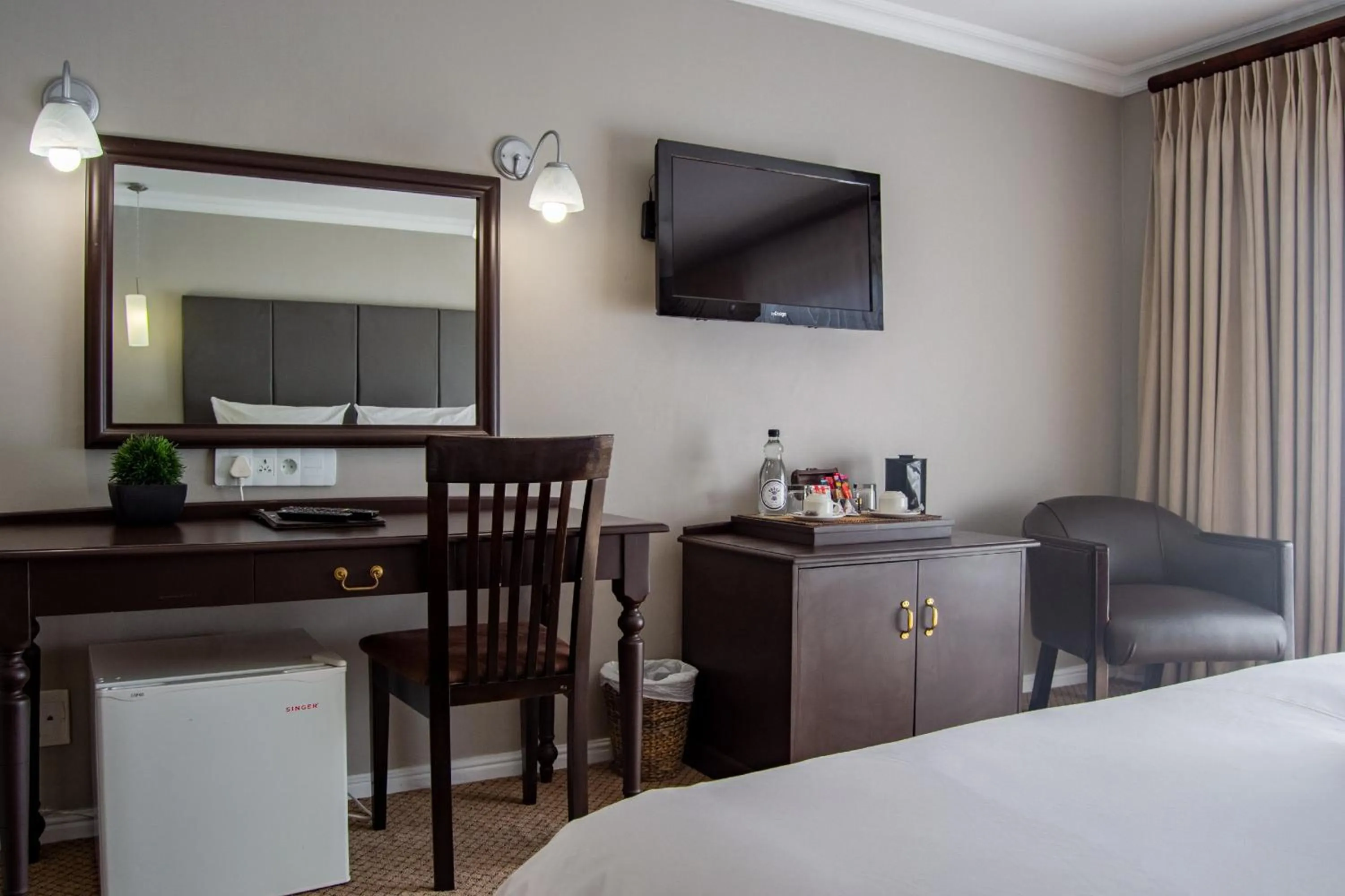 Coffee/tea facilities, Bed in Ruslamere Hotel and Conference Centre