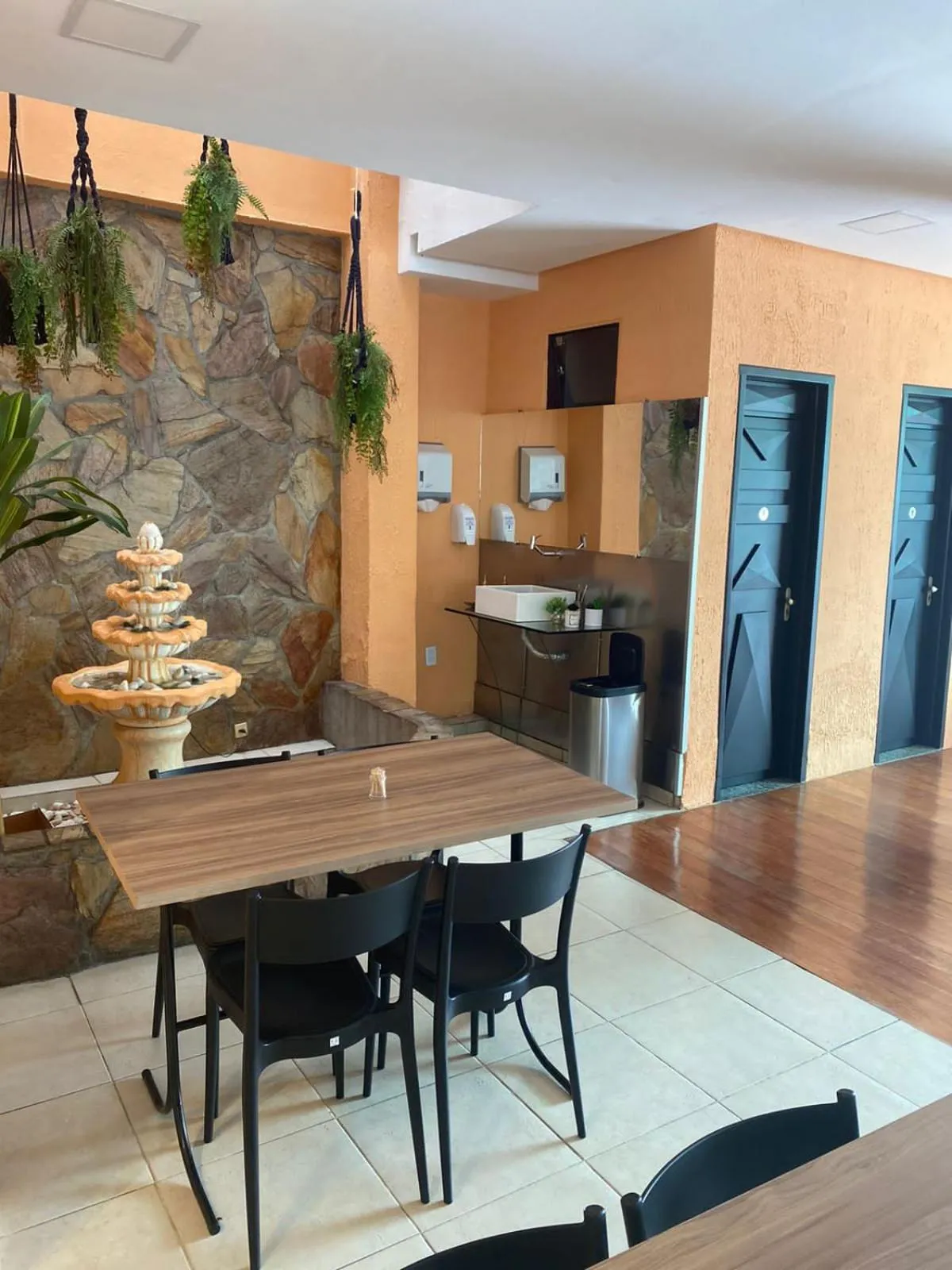 Restaurant/places to eat in Germano's Hotel
