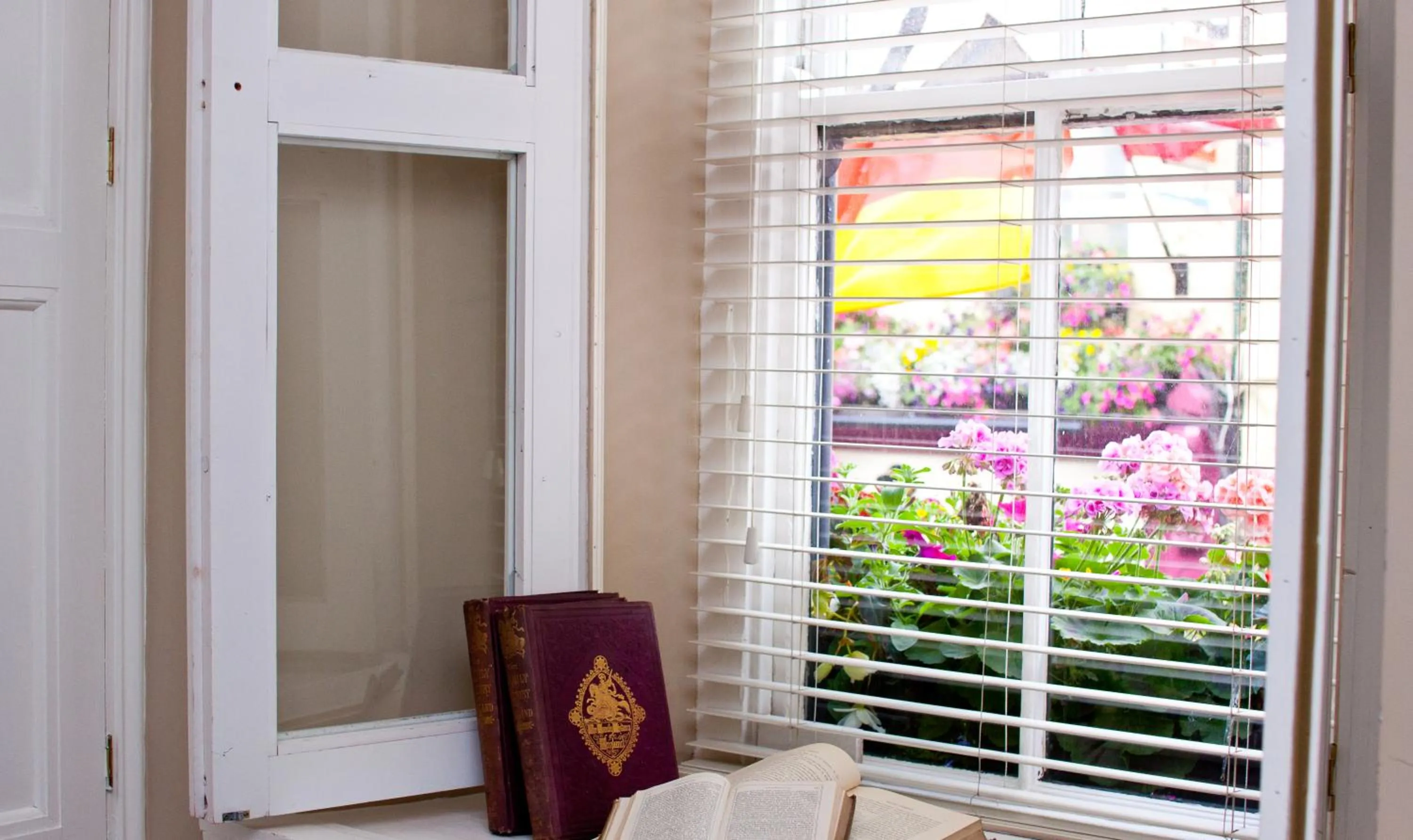 Coffee/tea facilities in 7 Boutique Hotel