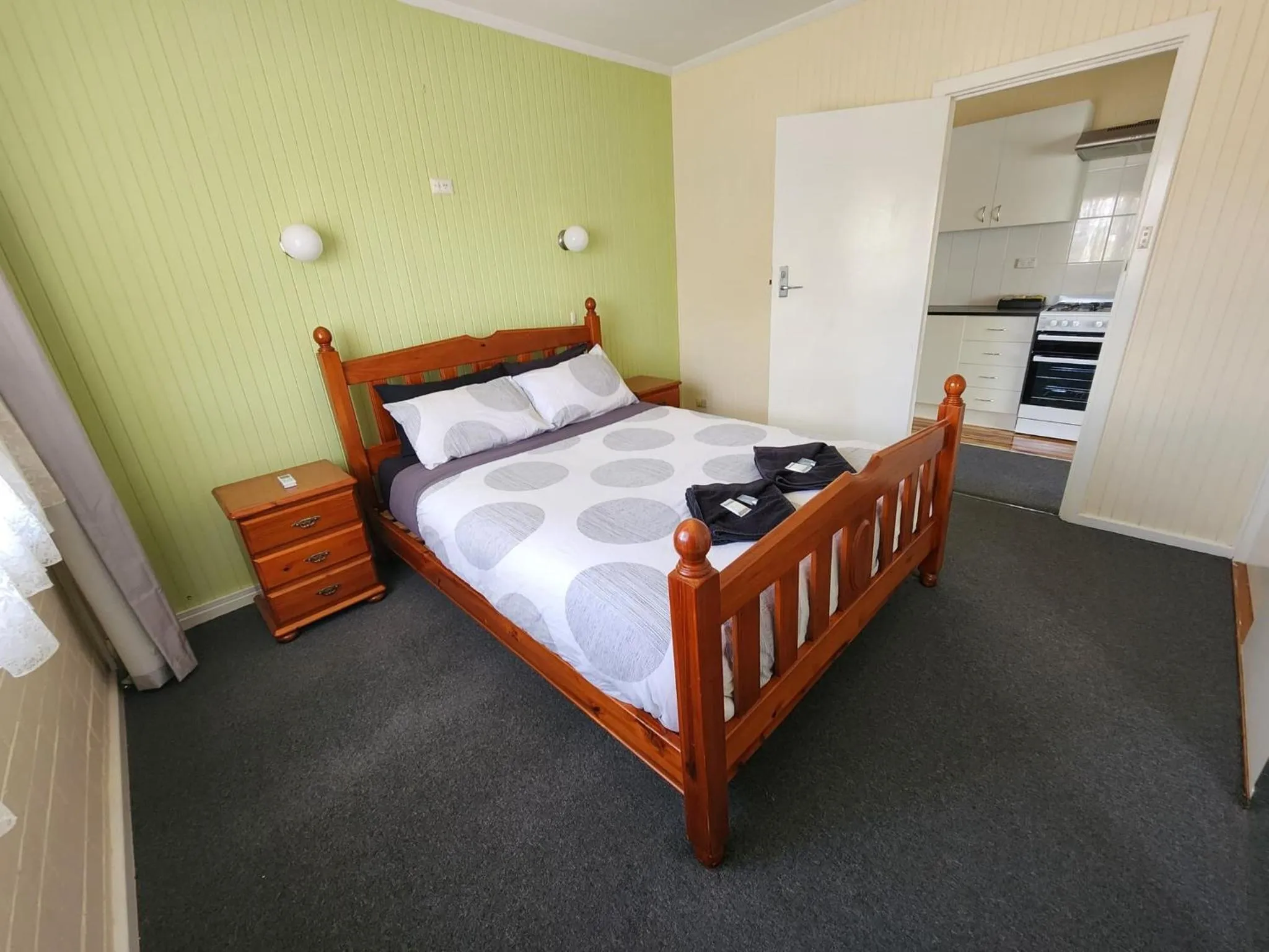 Bed in Whyalla Country Inn Motel