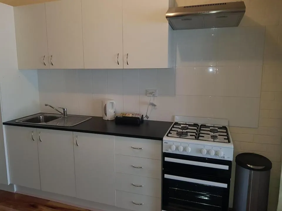 Kitchen or kitchenette in Whyalla Country Inn Motel