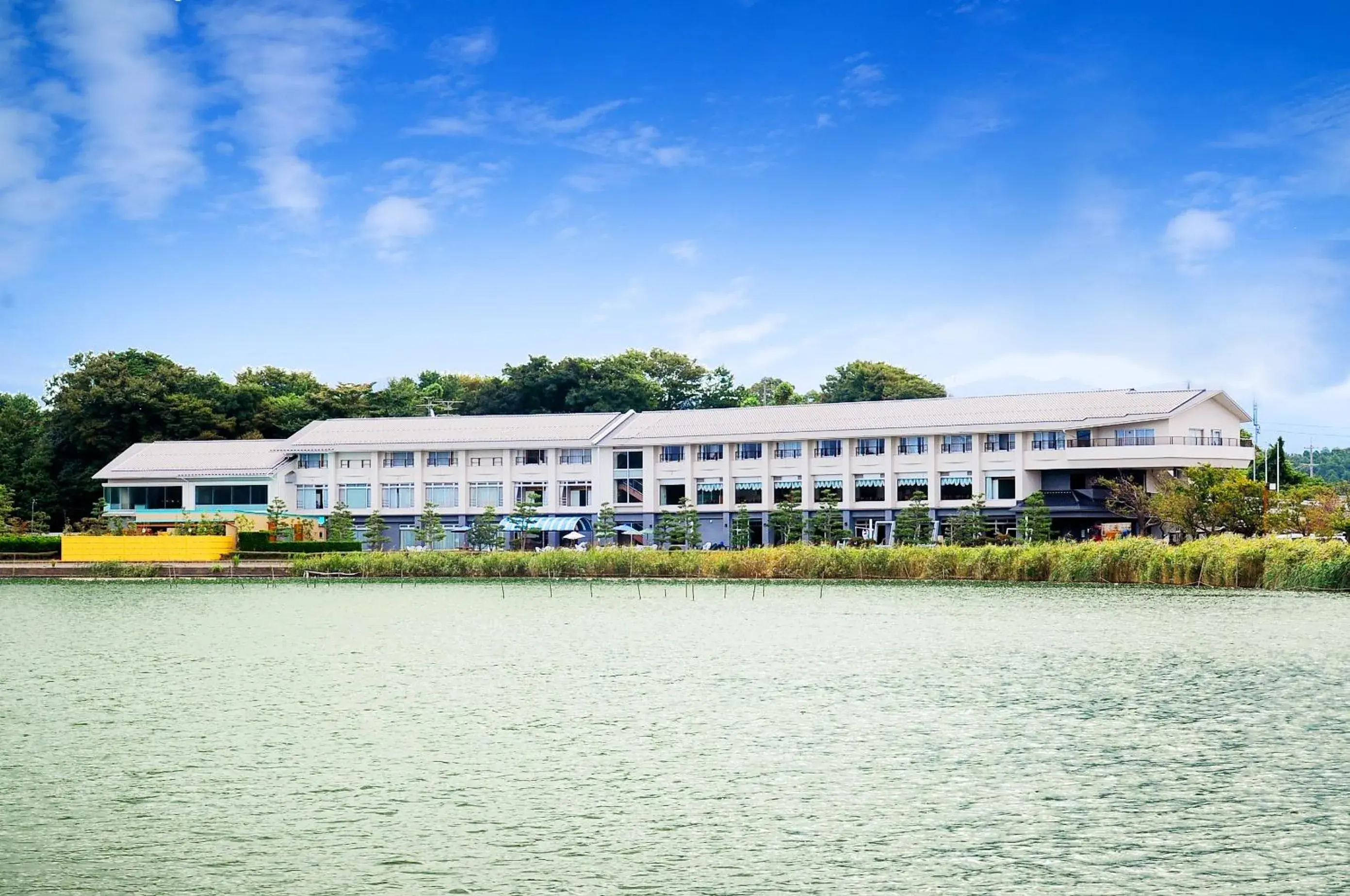 Facade/entrance in Awara Kitagata Onsen Kohanso Hana Yurari Facade/entrance in Awara Kitagata Onsen Kohanso Hana Yurari