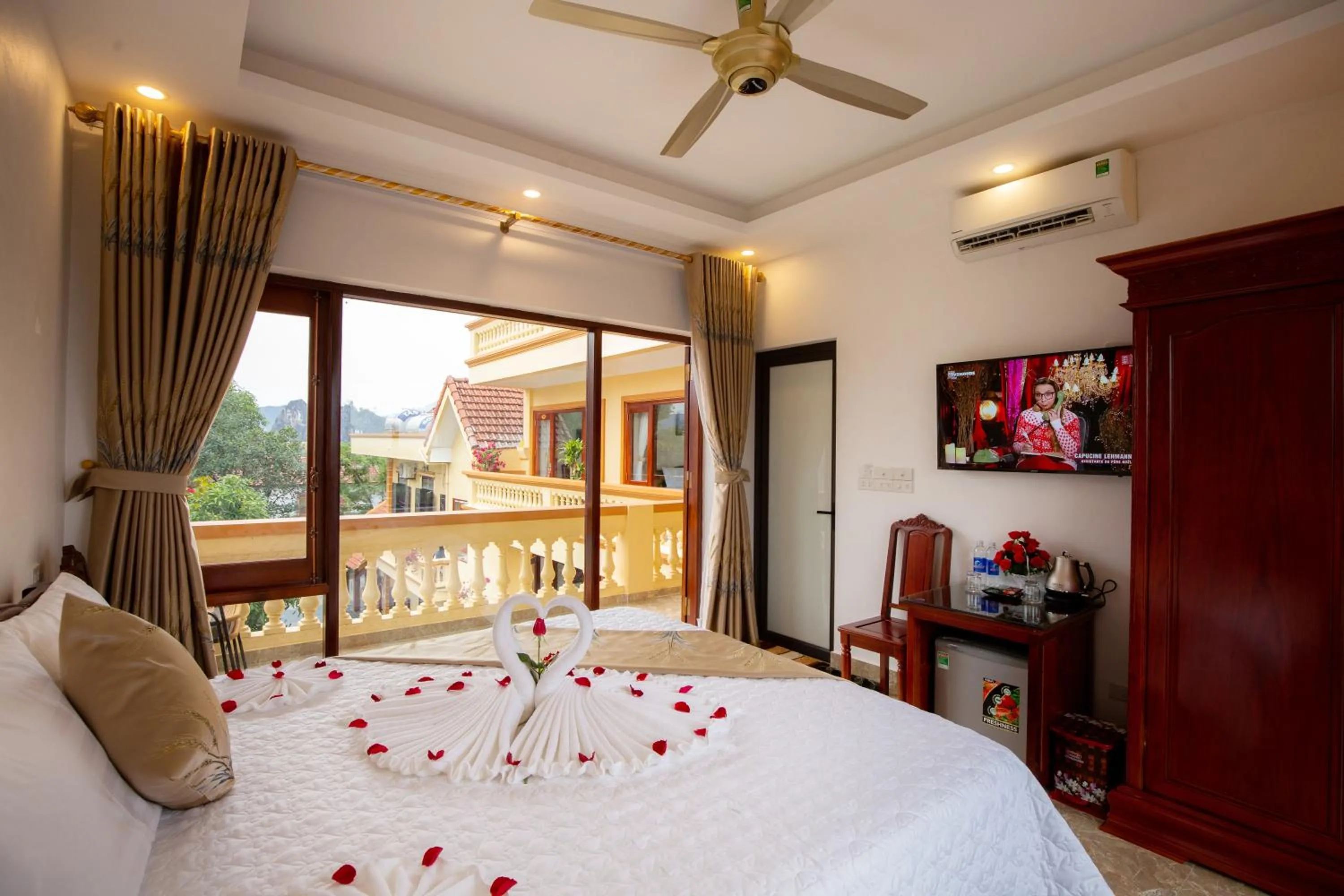 Photo of the whole room, Bed in Lys Homestay