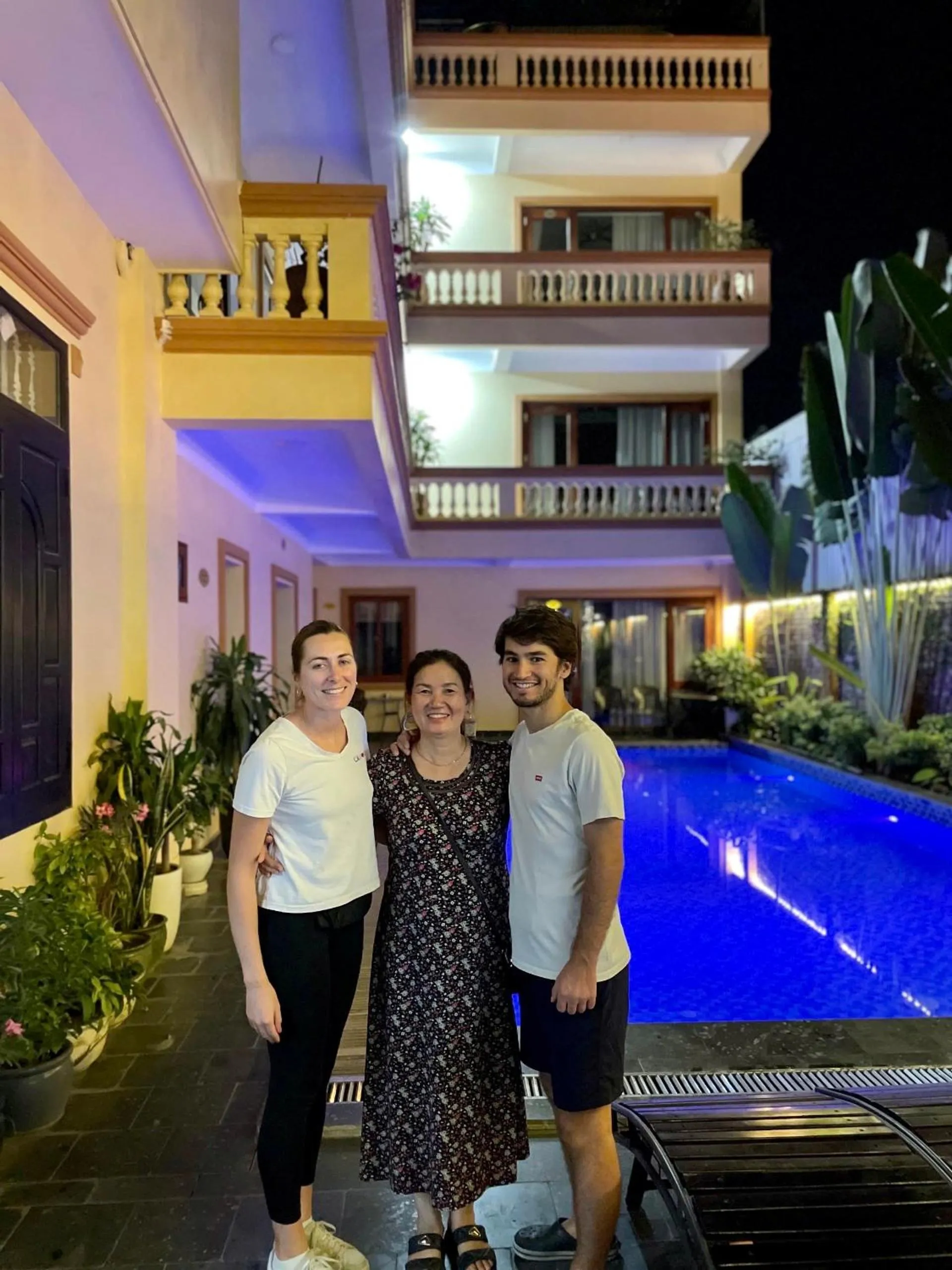 Restaurant/places to eat in Lys Homestay