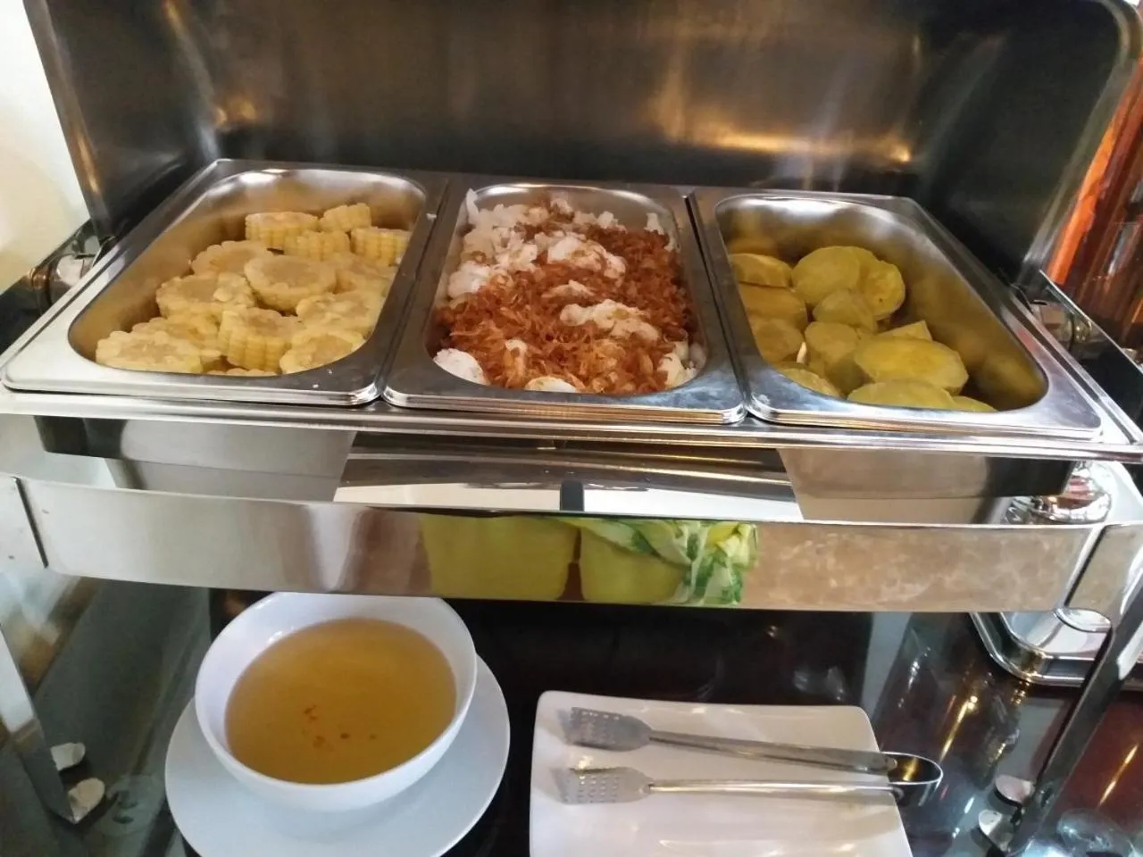 Asian breakfast in Lys Homestay