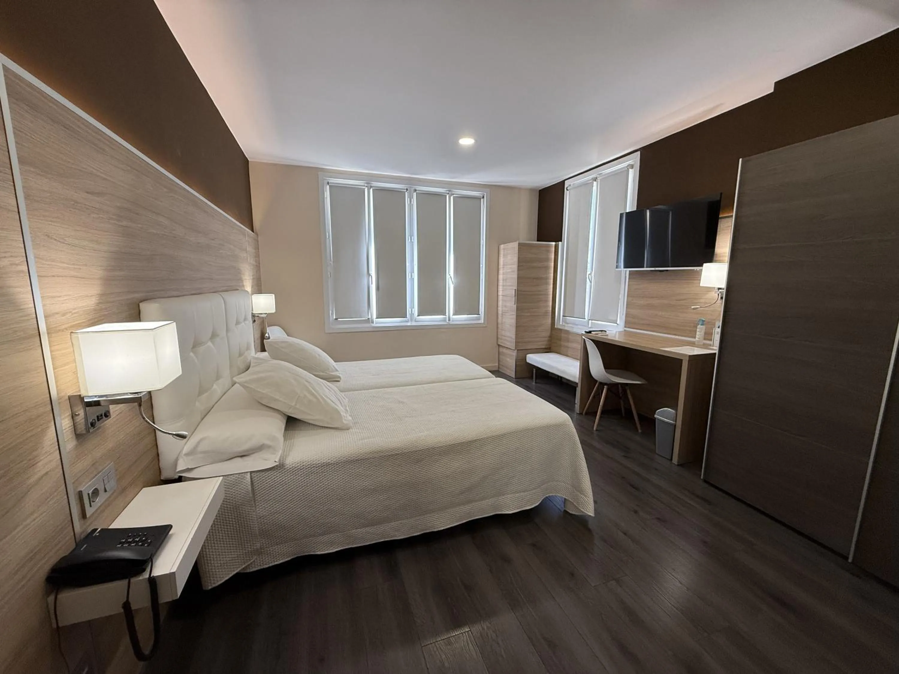 Bedroom, Bed in Hotel Restaurant Rose des Pyrénées