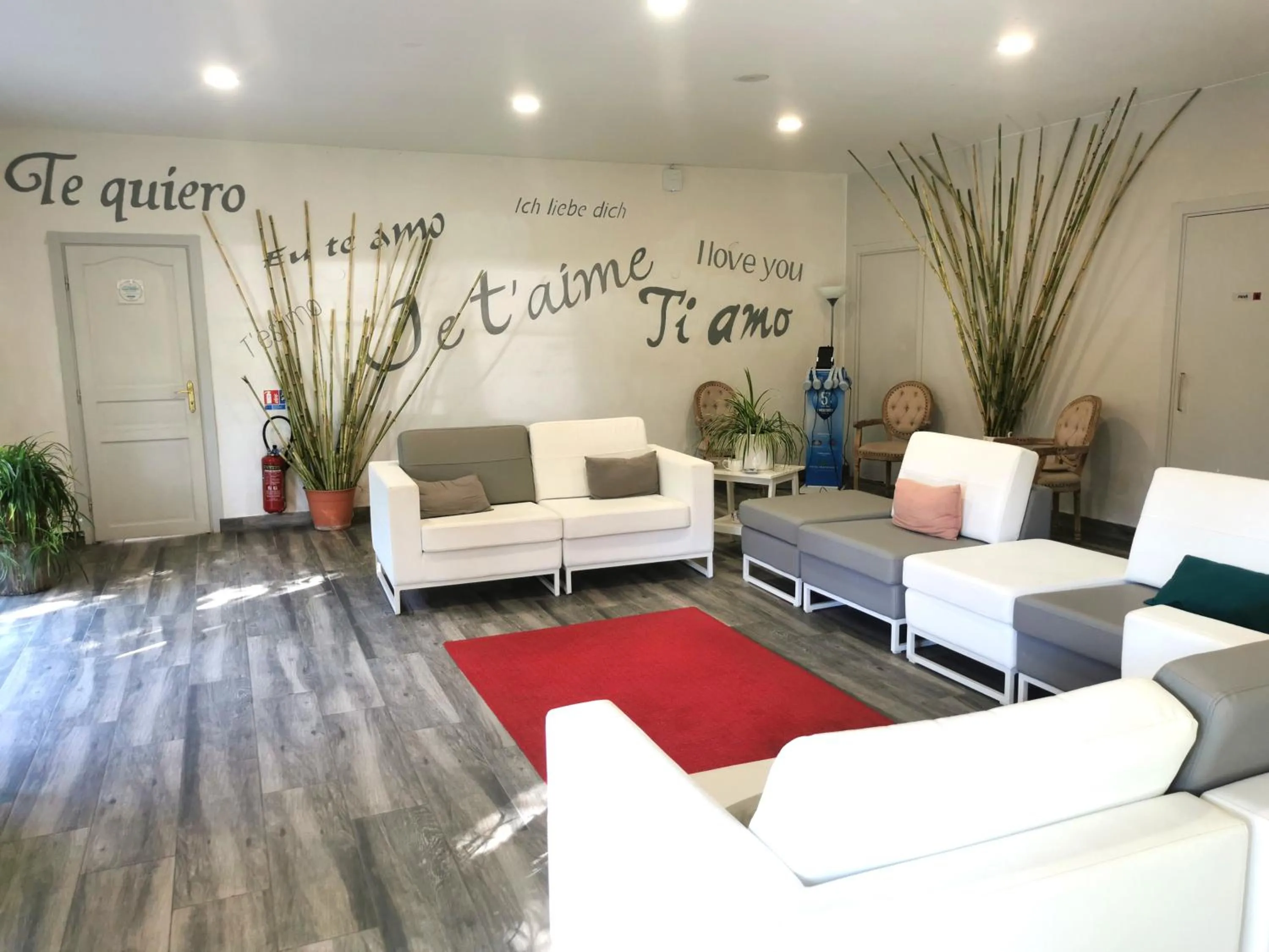 Lounge or bar in Hotel Restaurant Rose des Pyrénées