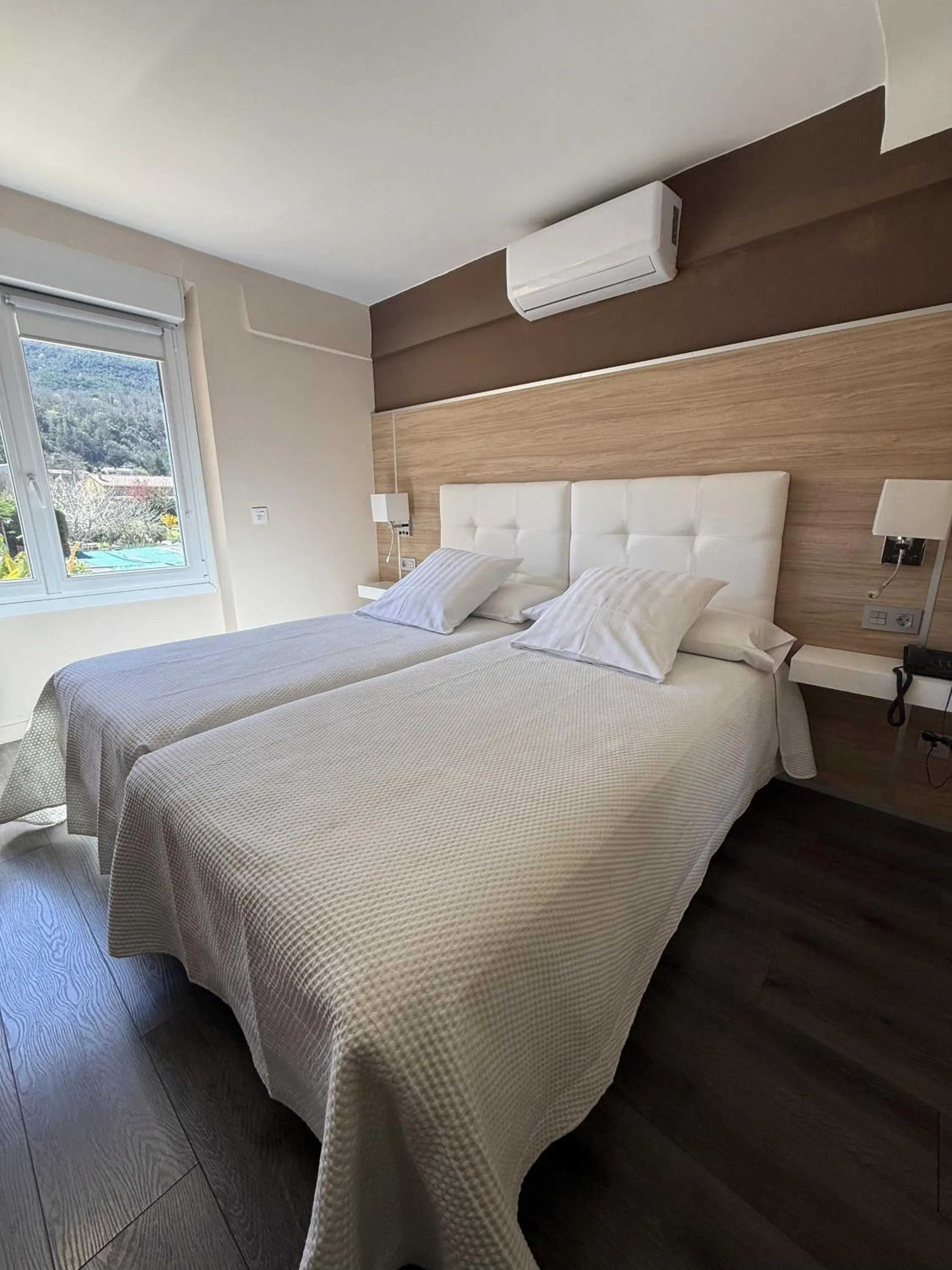 Bedroom, Bed in Hotel Restaurant Rose des Pyrénées