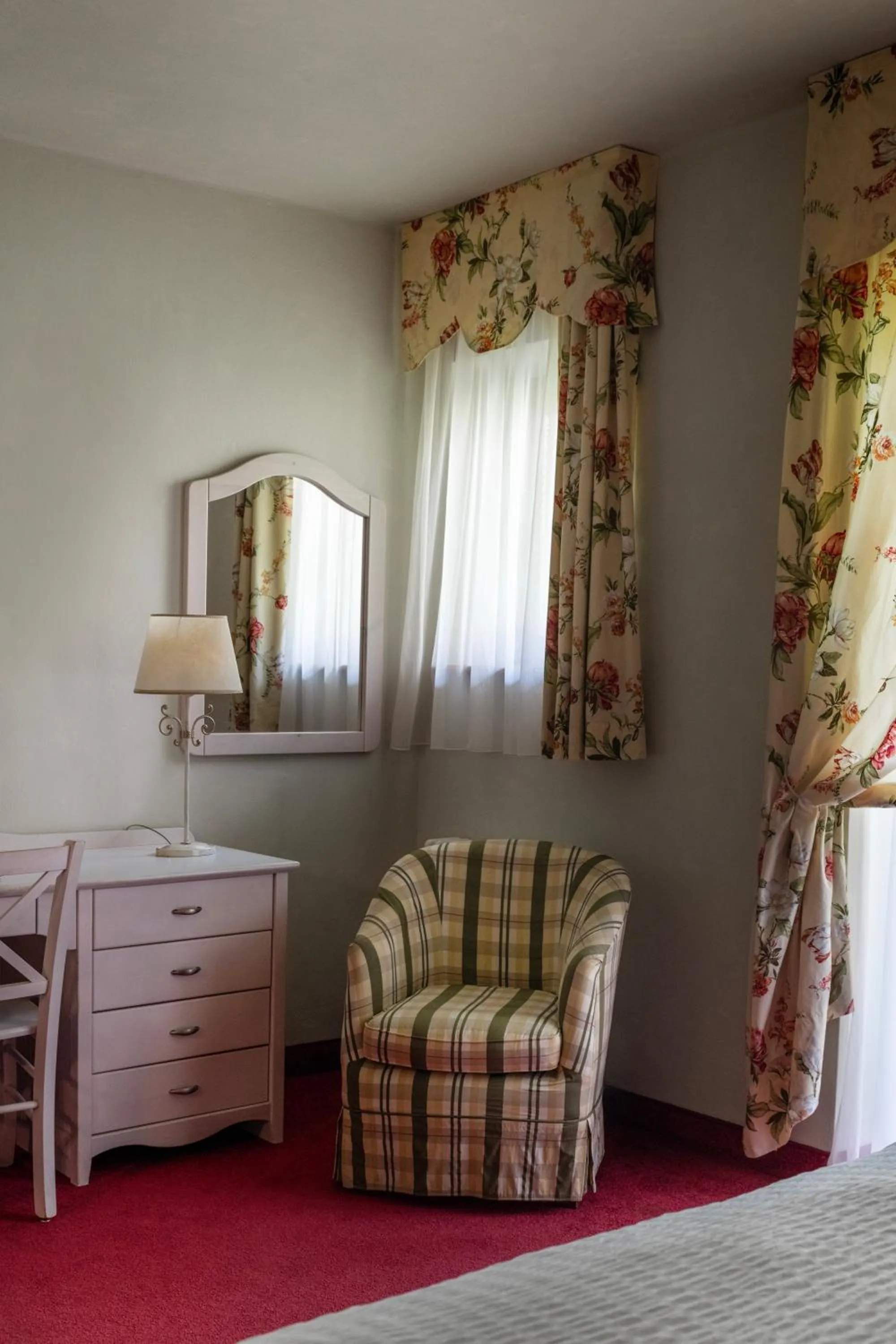 Photo of the whole room in Hotel Du Lac