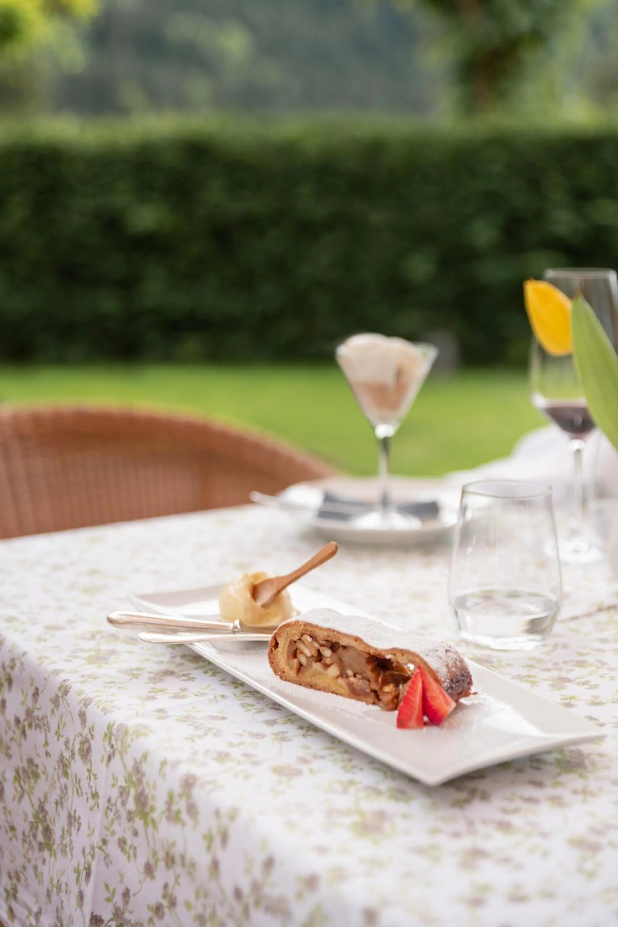 Restaurant/places to eat in Hotel Du Lac