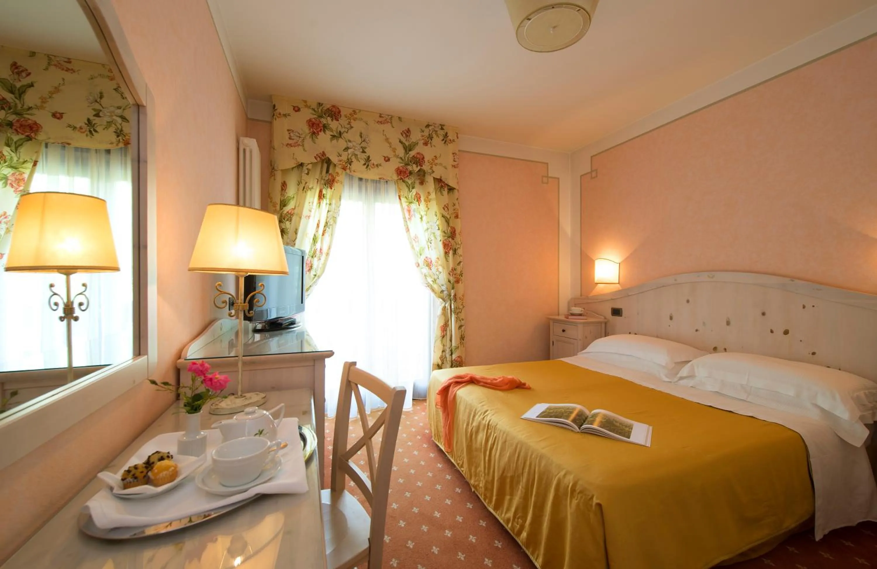 Bedroom, Bed in Hotel Du Lac