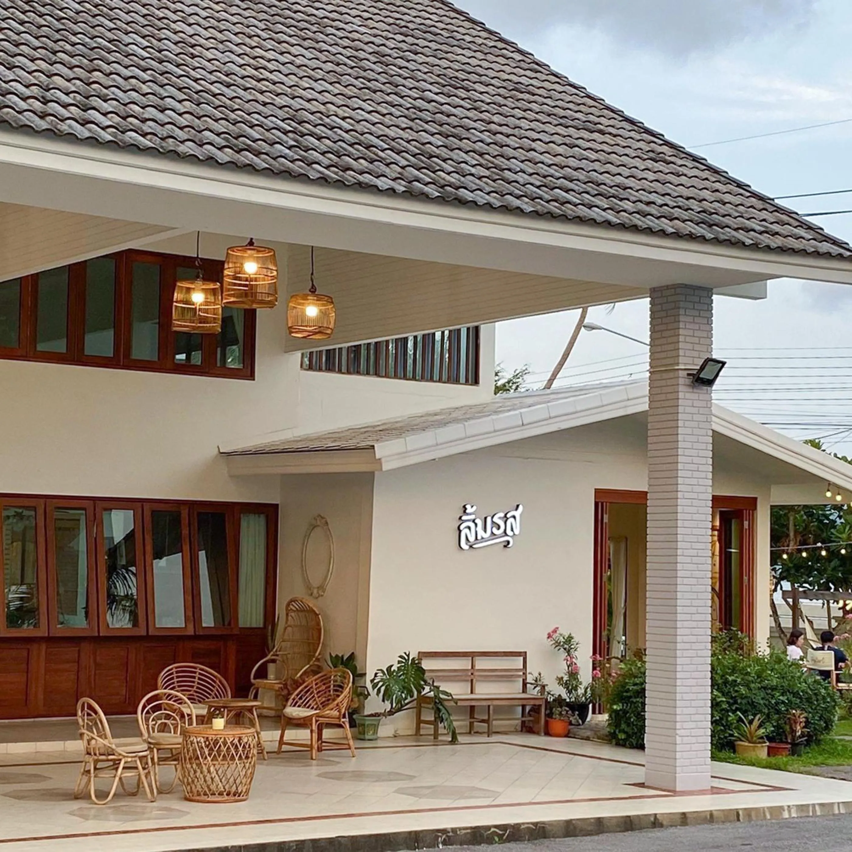 On-site shops in Bangsaphan Resort