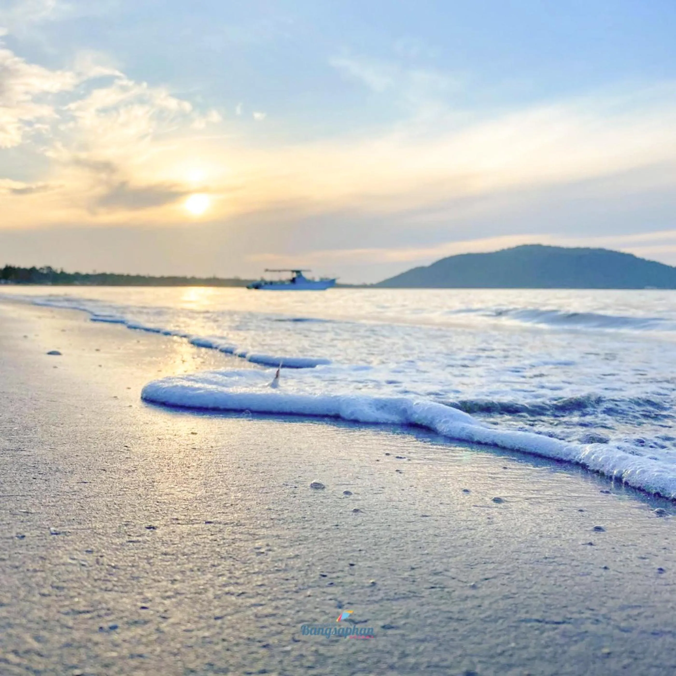Beach in Bangsaphan Resort