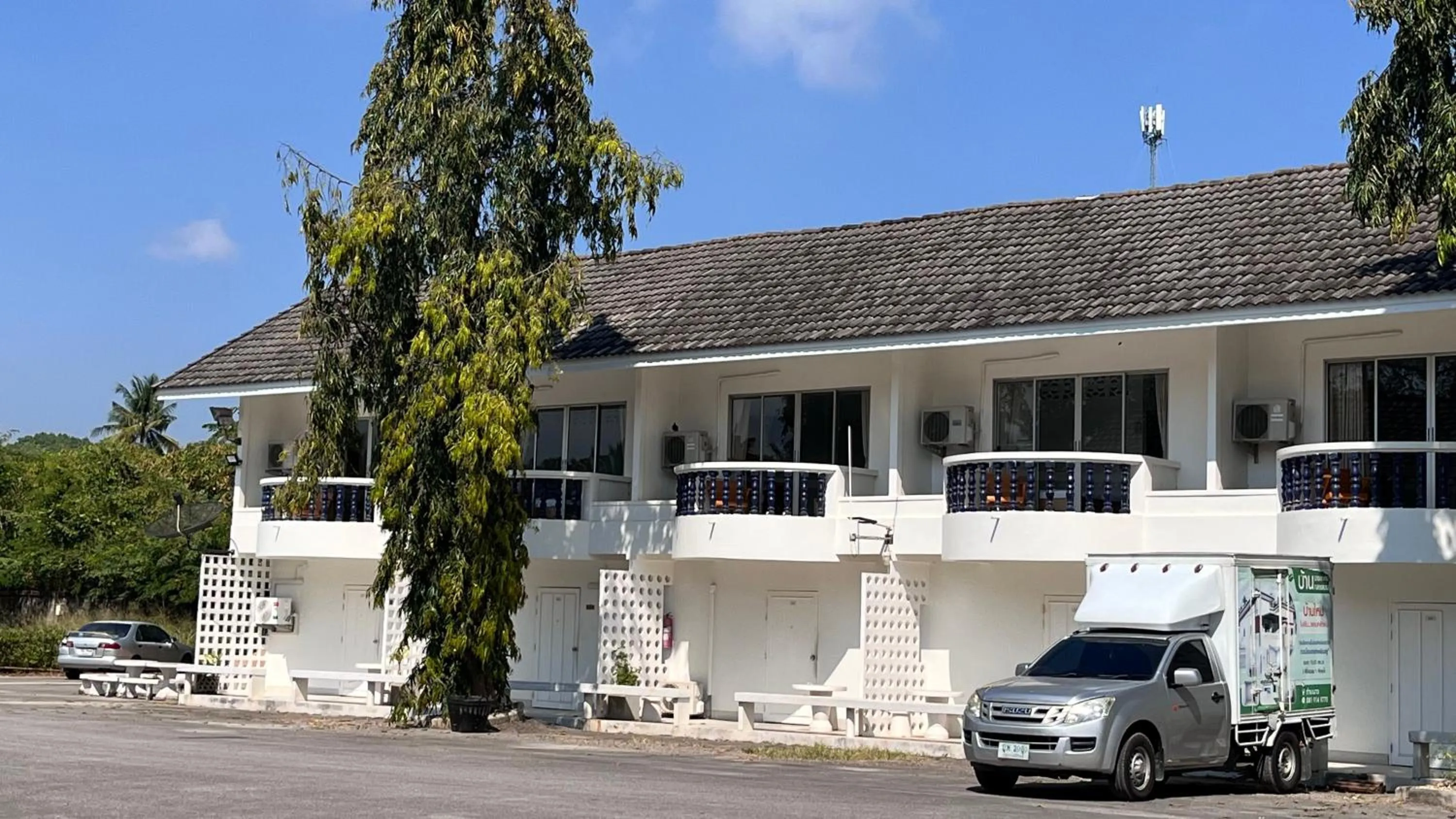 Parking in Bangsaphan Resort