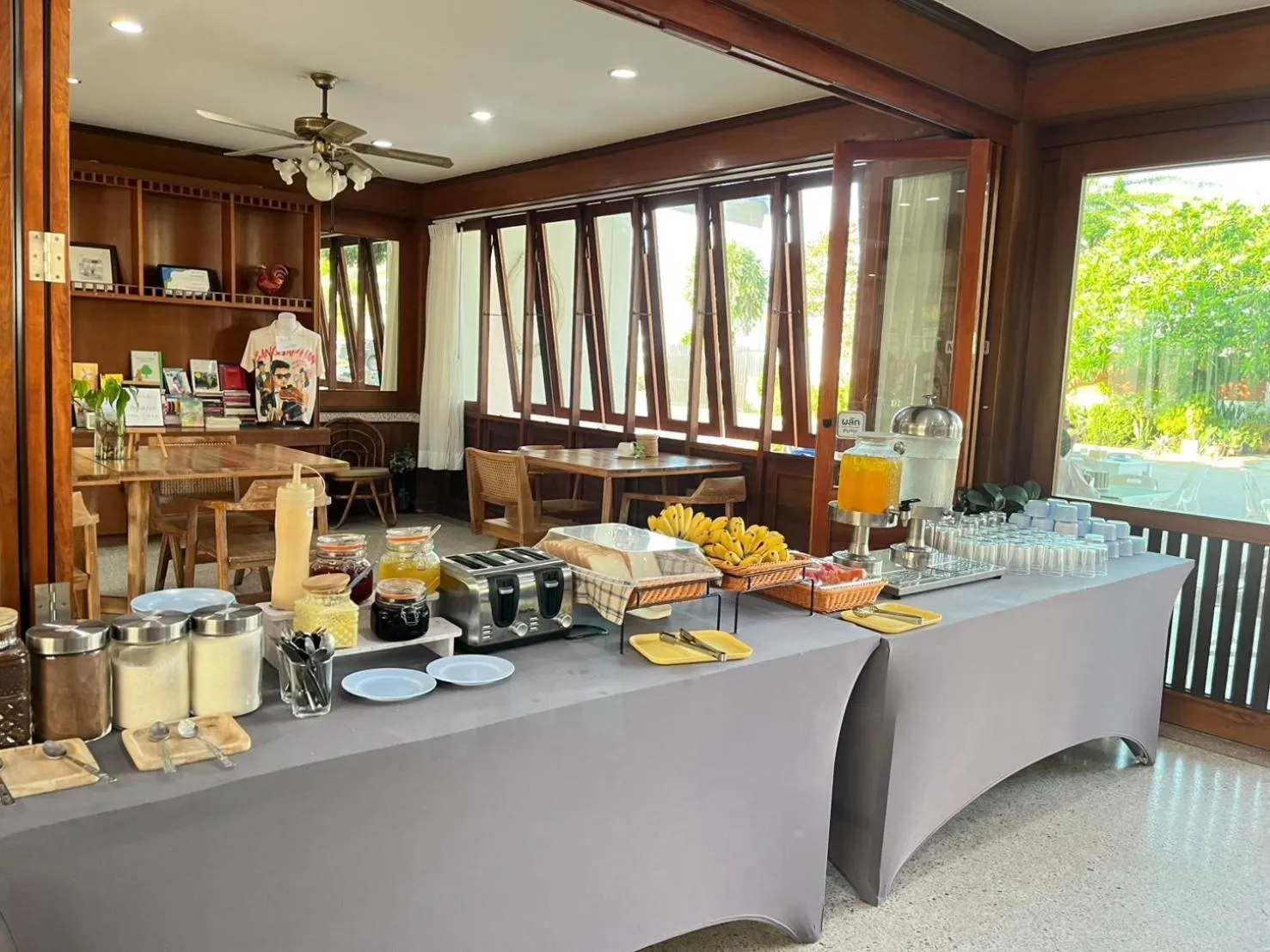 Breakfast in Bangsaphan Resort