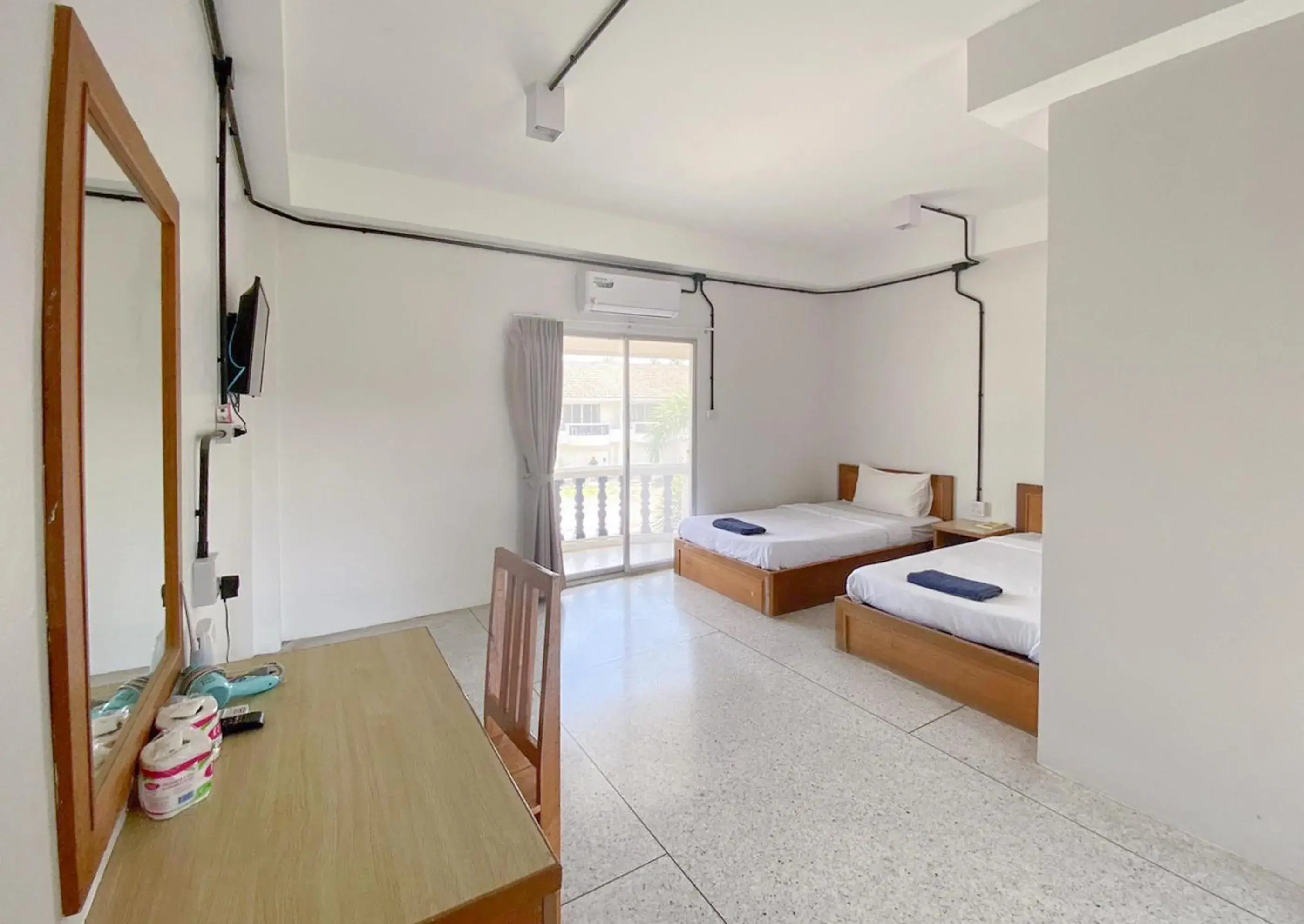 Twin Room with Balcony in Bangsaphan Resort Twin Room with Balcony in Bangsaphan Resort