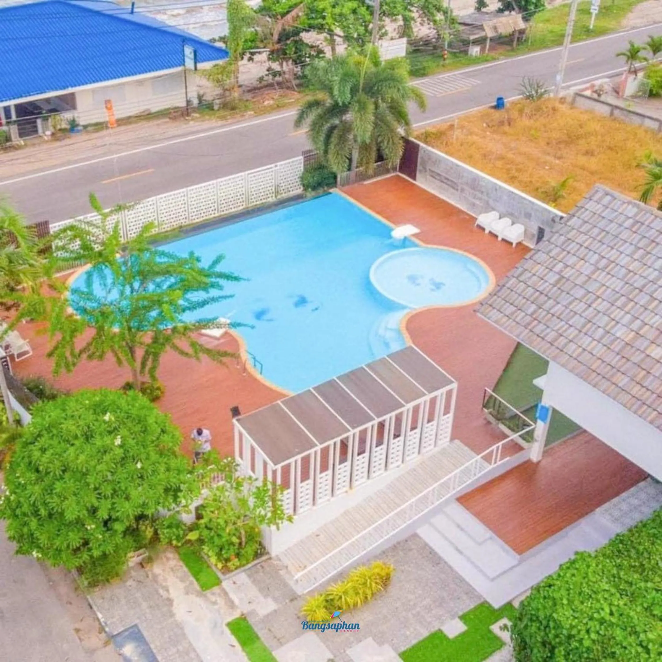 Swimming pool in Bangsaphan Resort