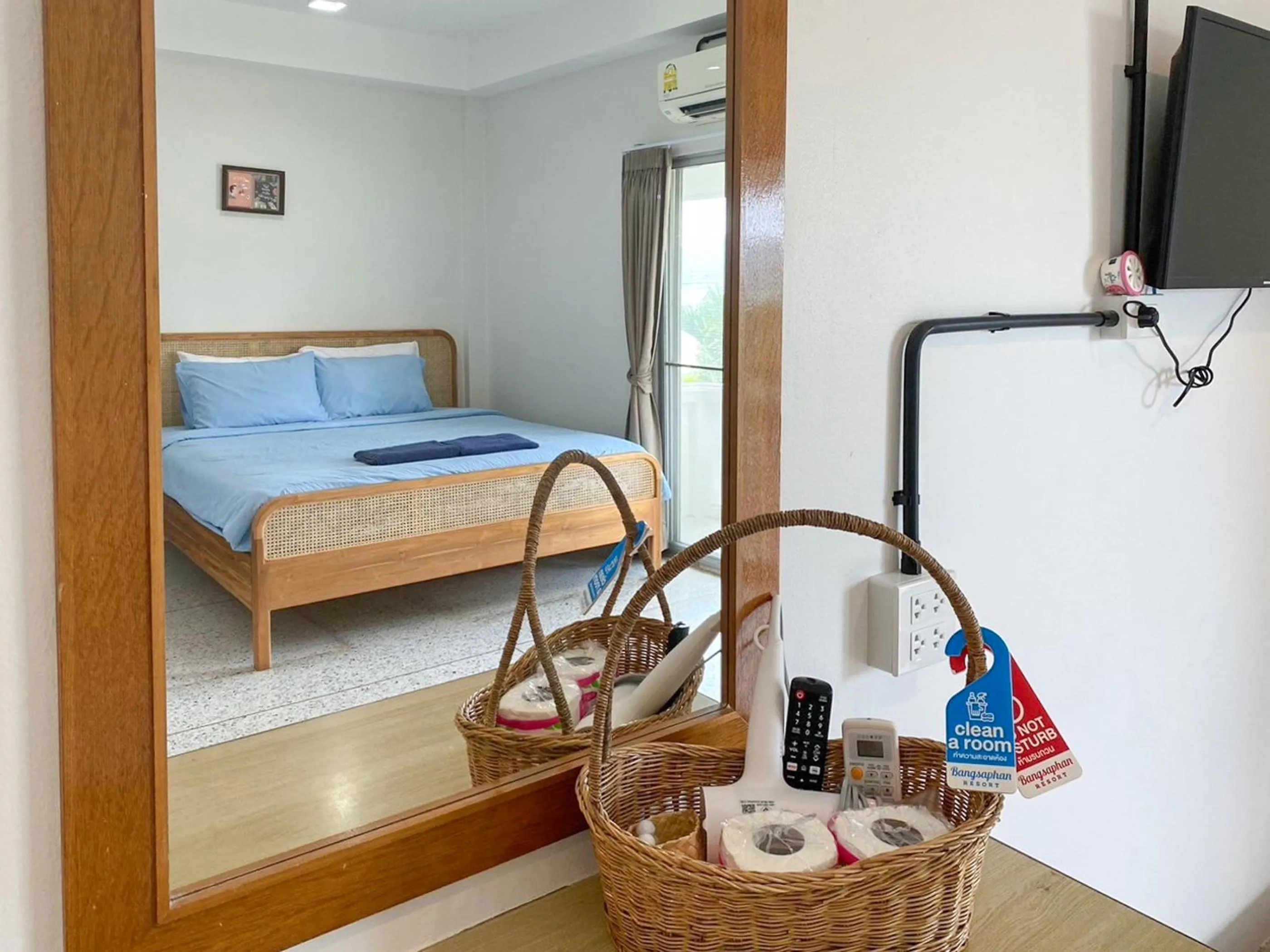 Bed in Bangsaphan Resort