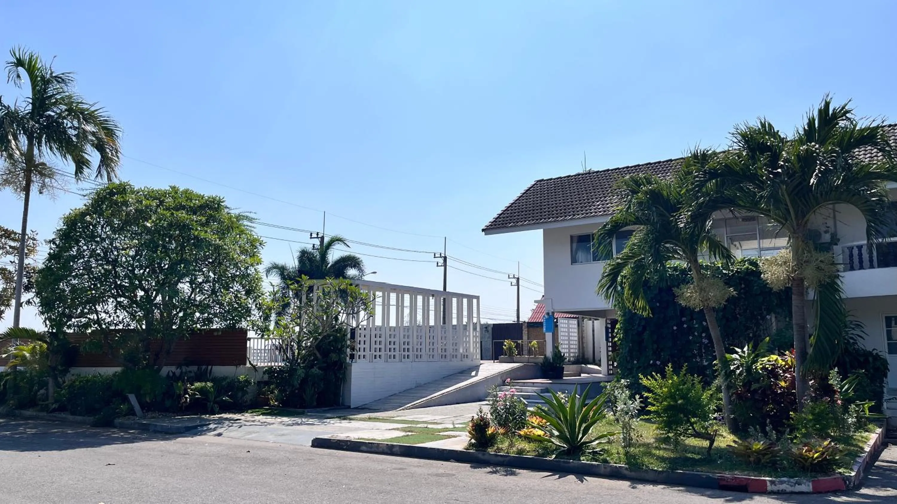 Street view in Bangsaphan Resort
