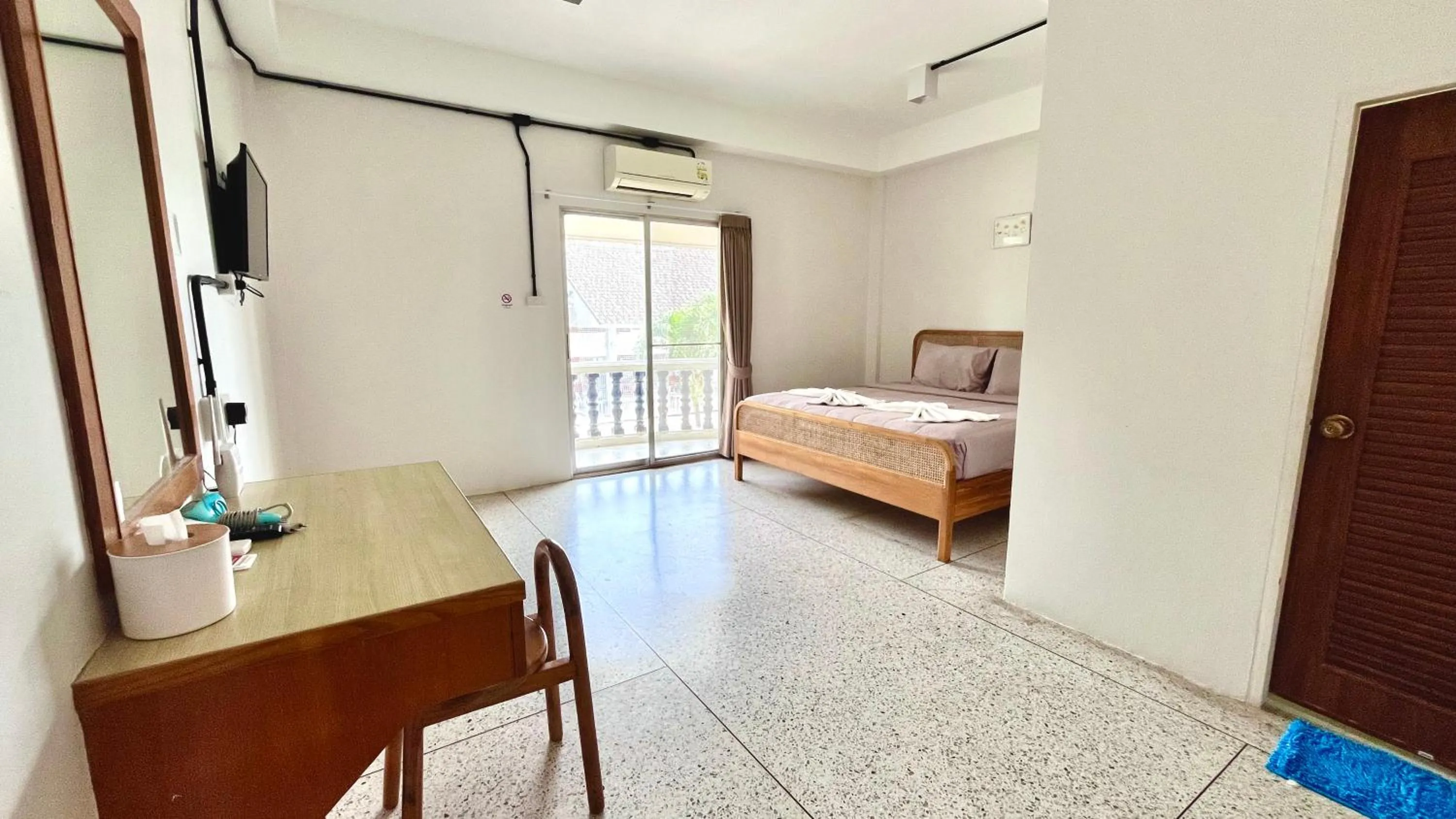 Bed in Bangsaphan Resort