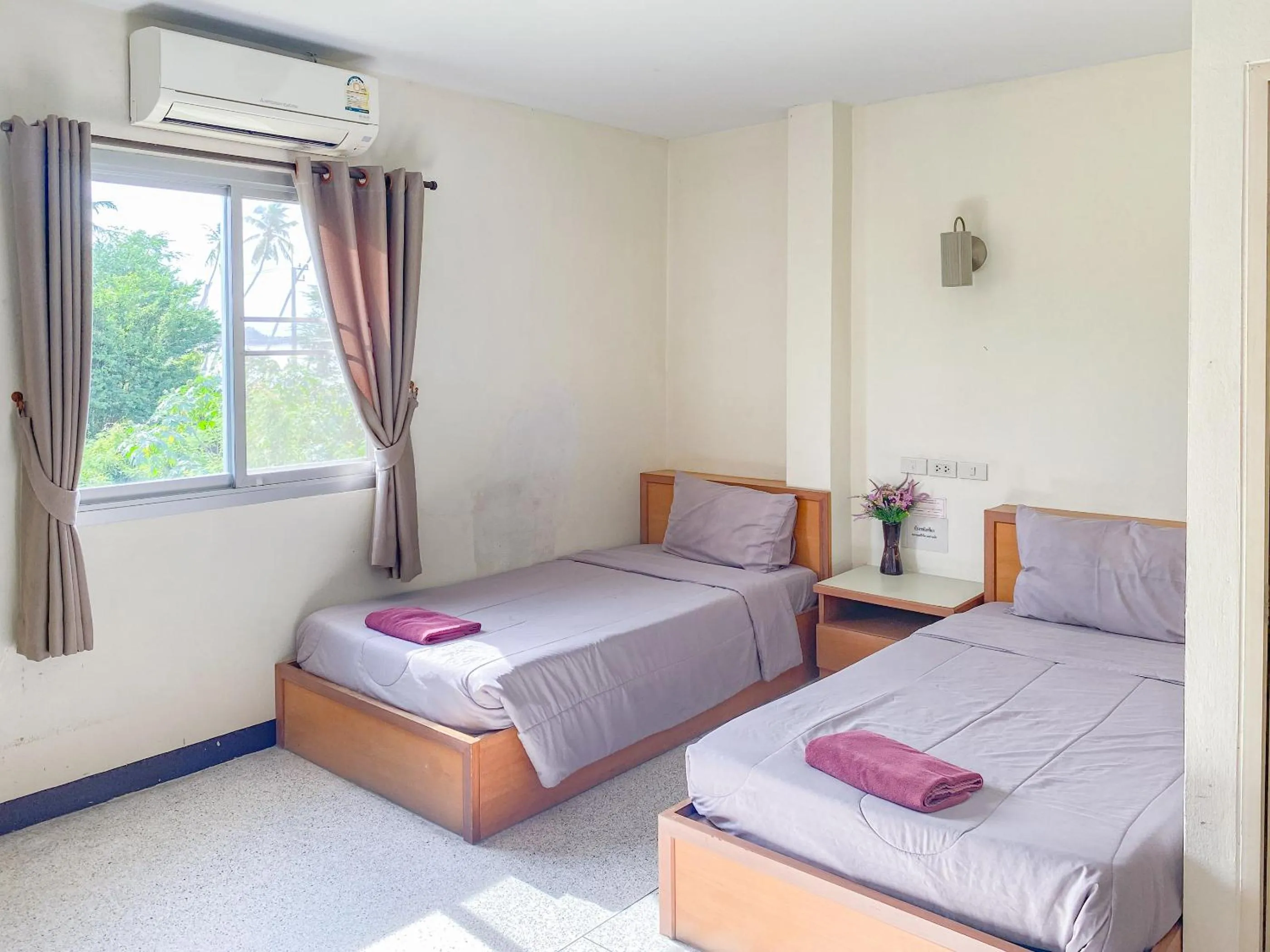 Bed in Bangsaphan Resort