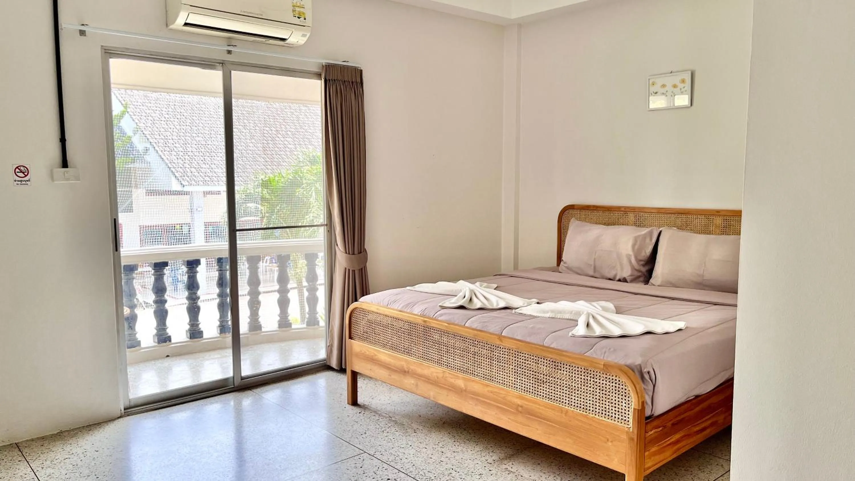 Bed in Bangsaphan Resort