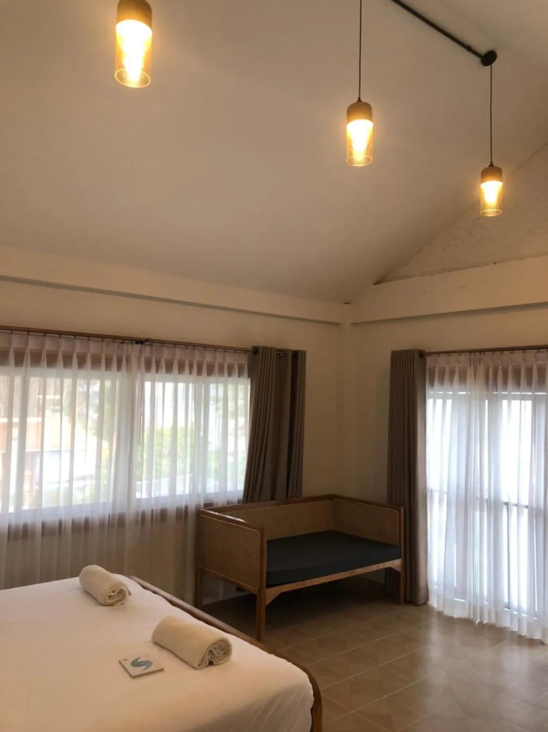 Photo of the whole room, Bed in Bangsaphan Resort