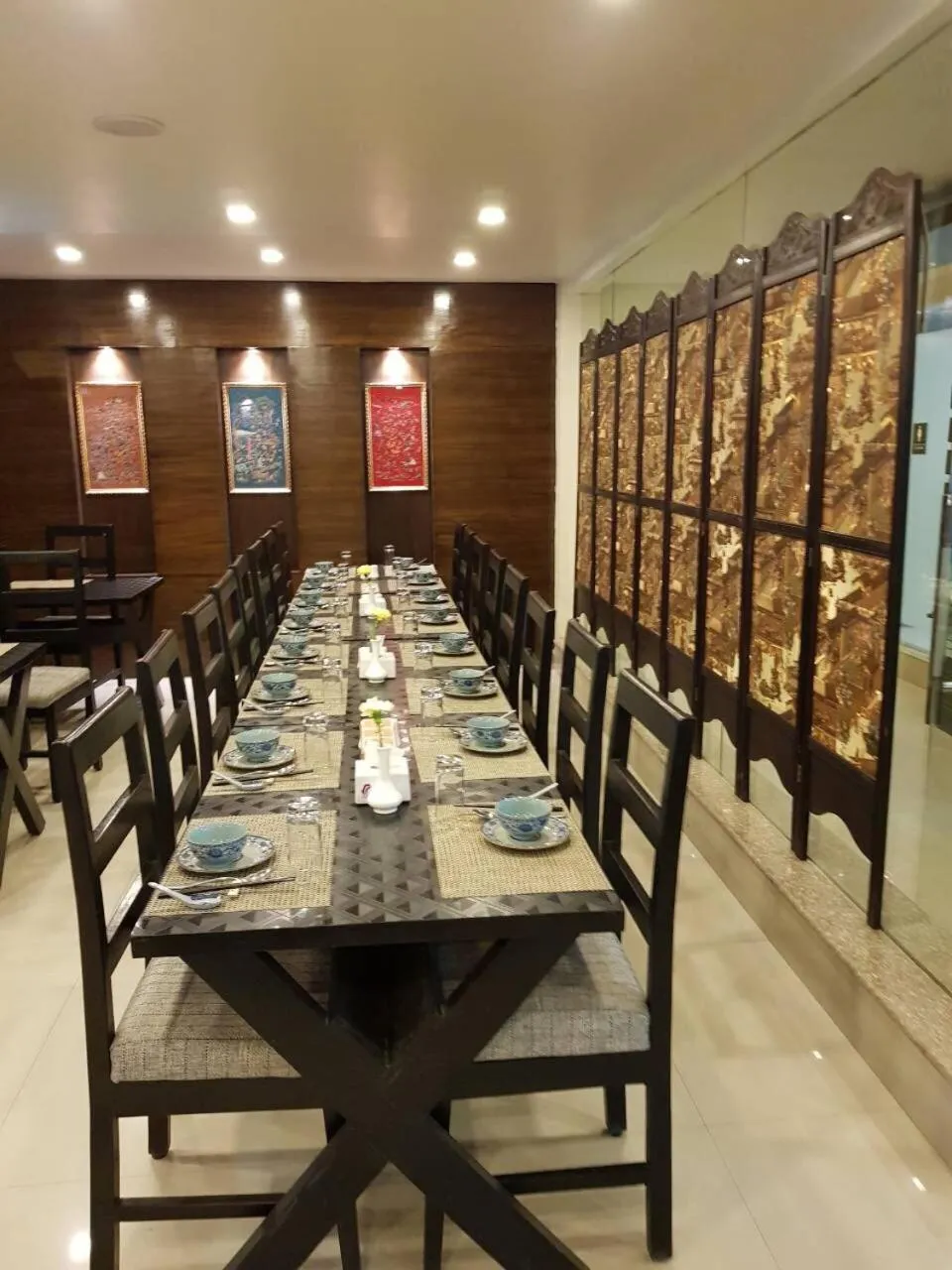 Restaurant/places to eat in Hotel Buddy