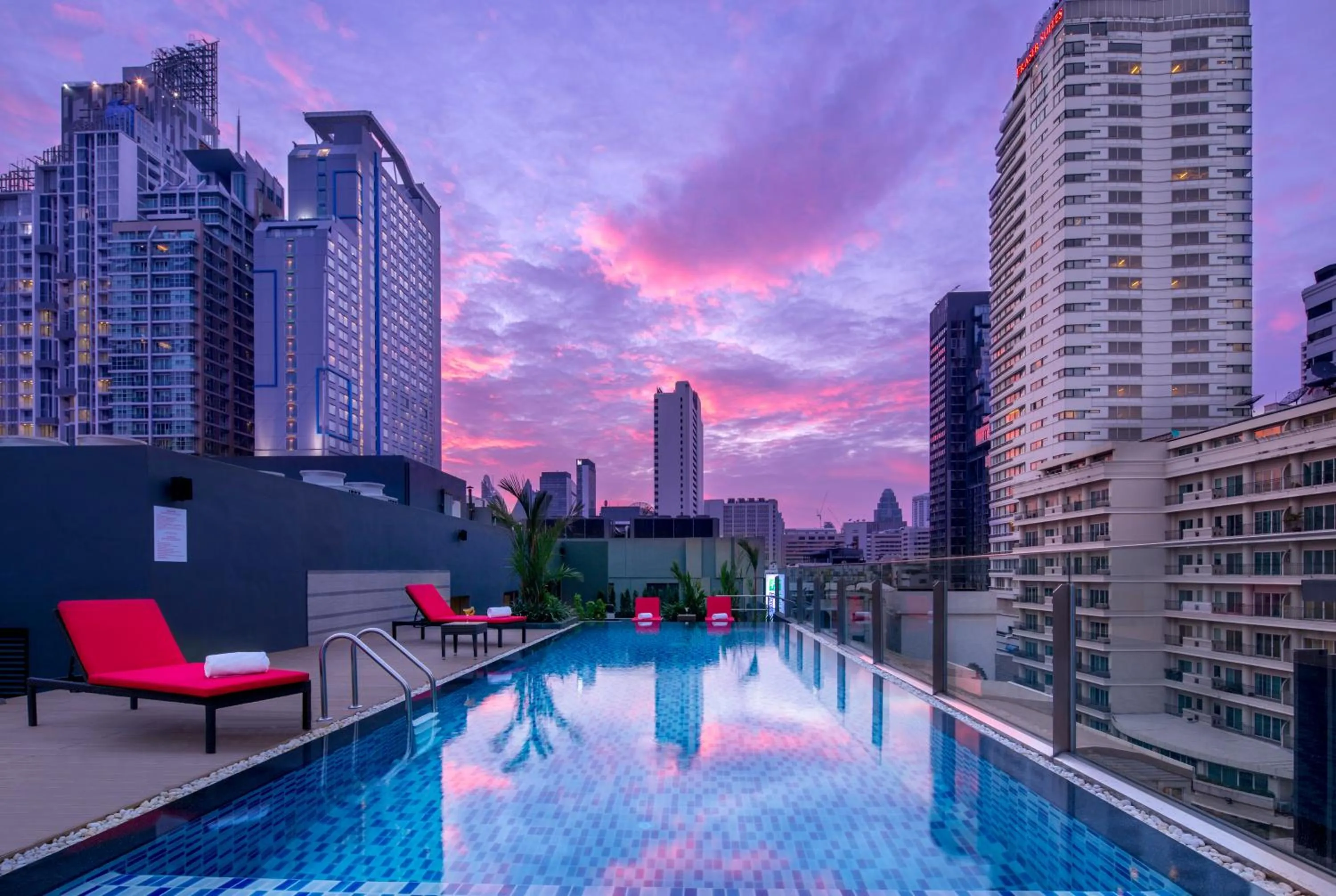 Swimming pool in Travelodge Sukhumvit 11