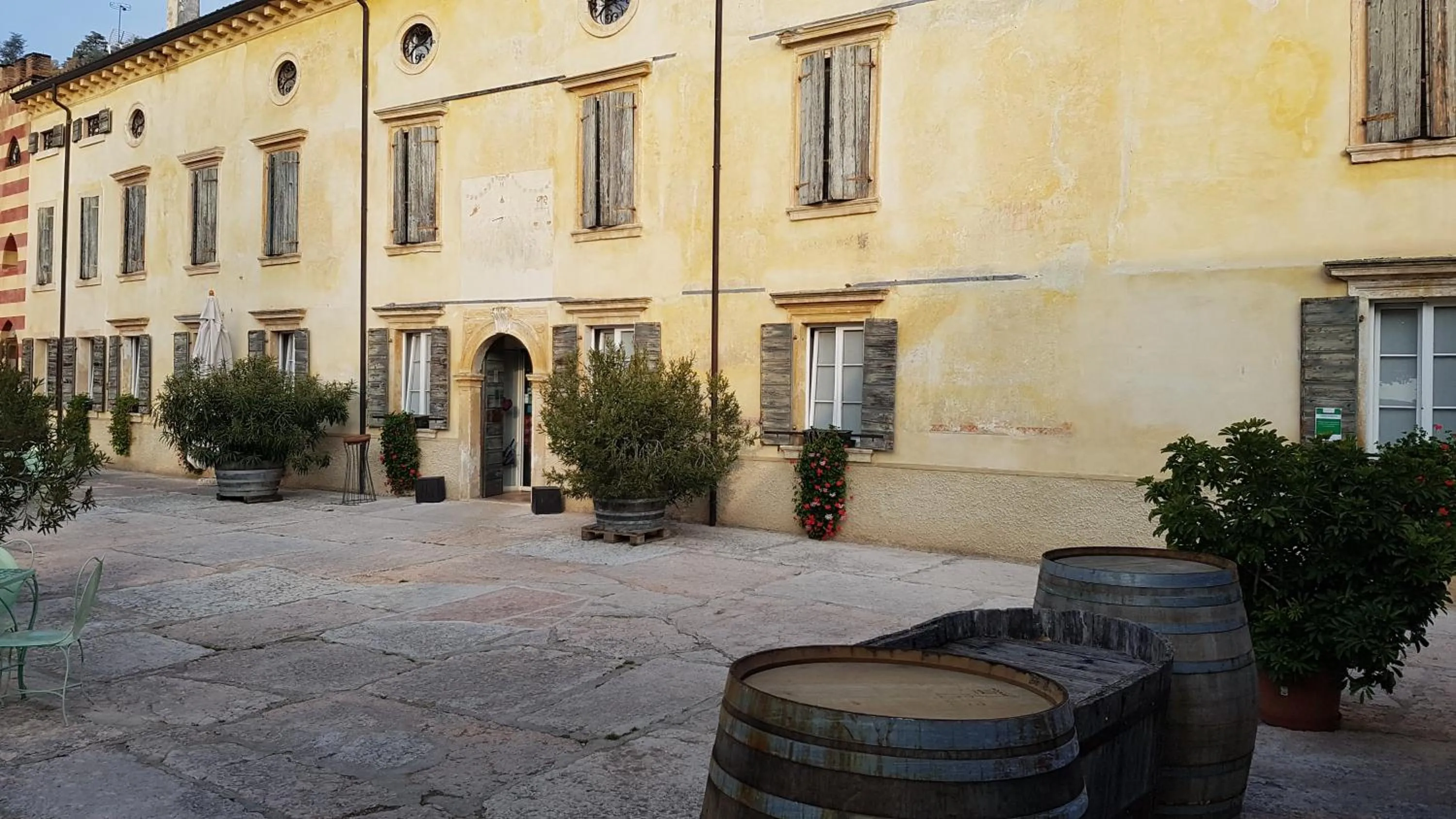Facade/entrance in Villa de Winckels