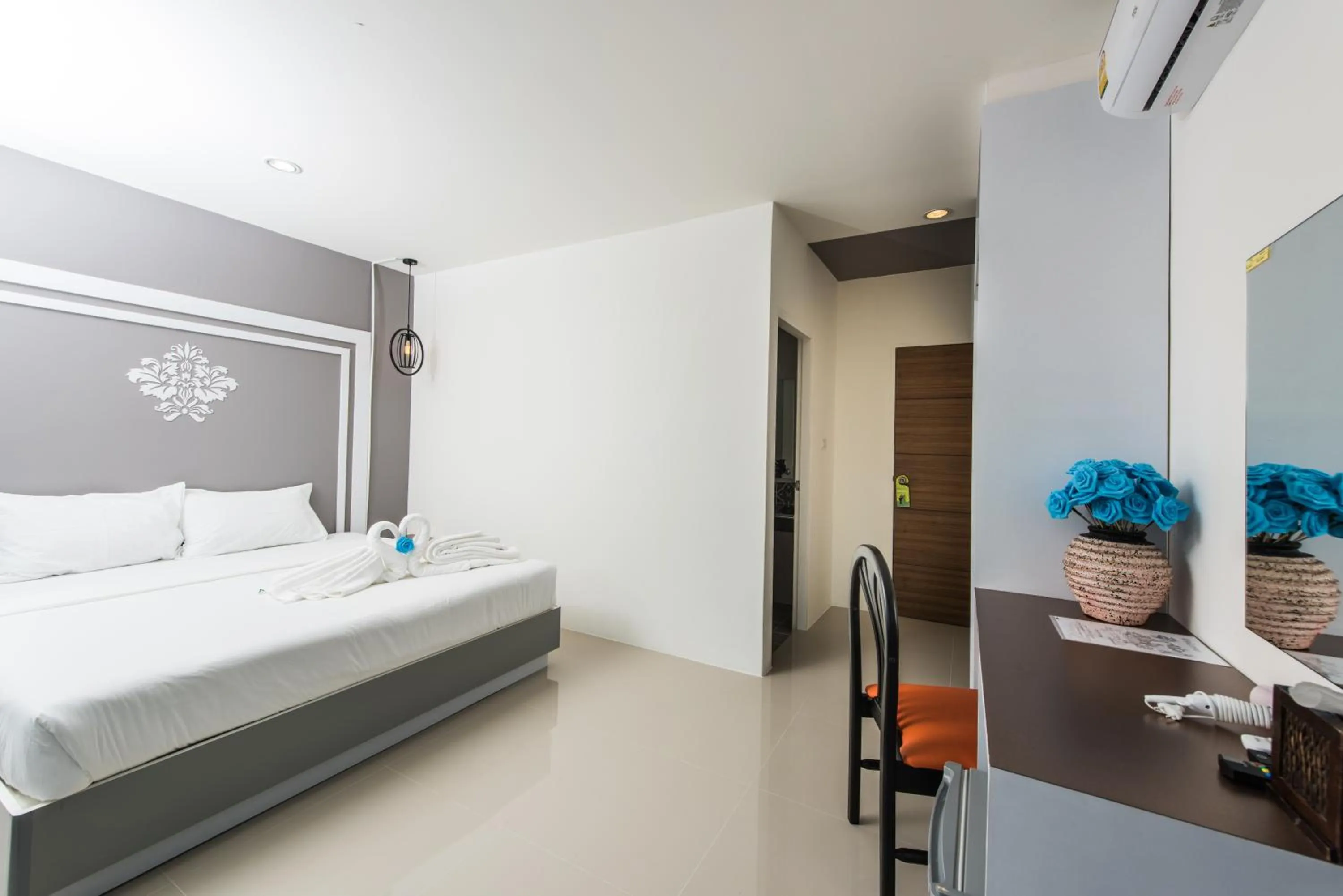 Property building, Bed in Vacation Time House