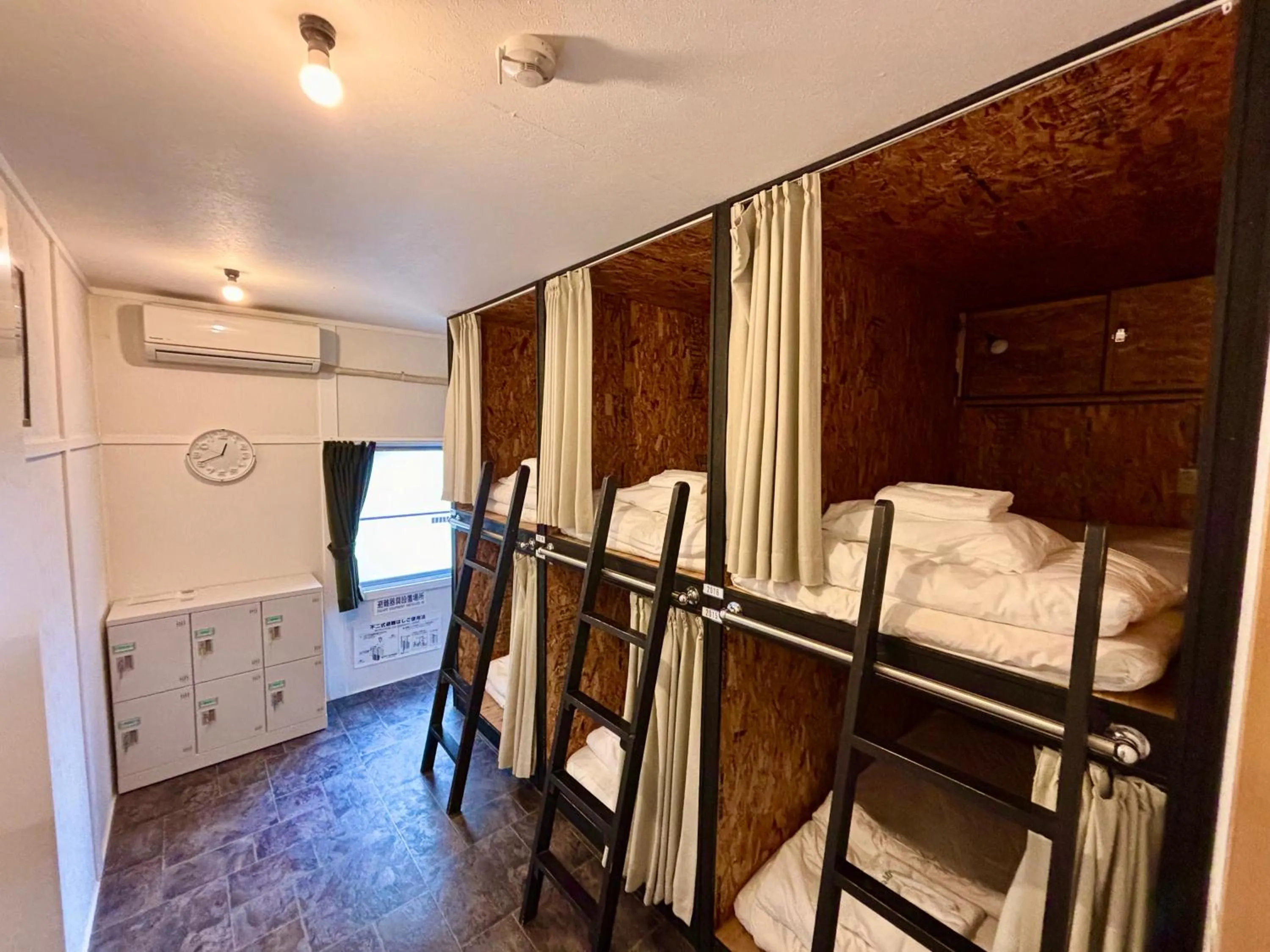 Photo of the whole room, Bed in Guesthouse KOBE YAMATOMUSUBI