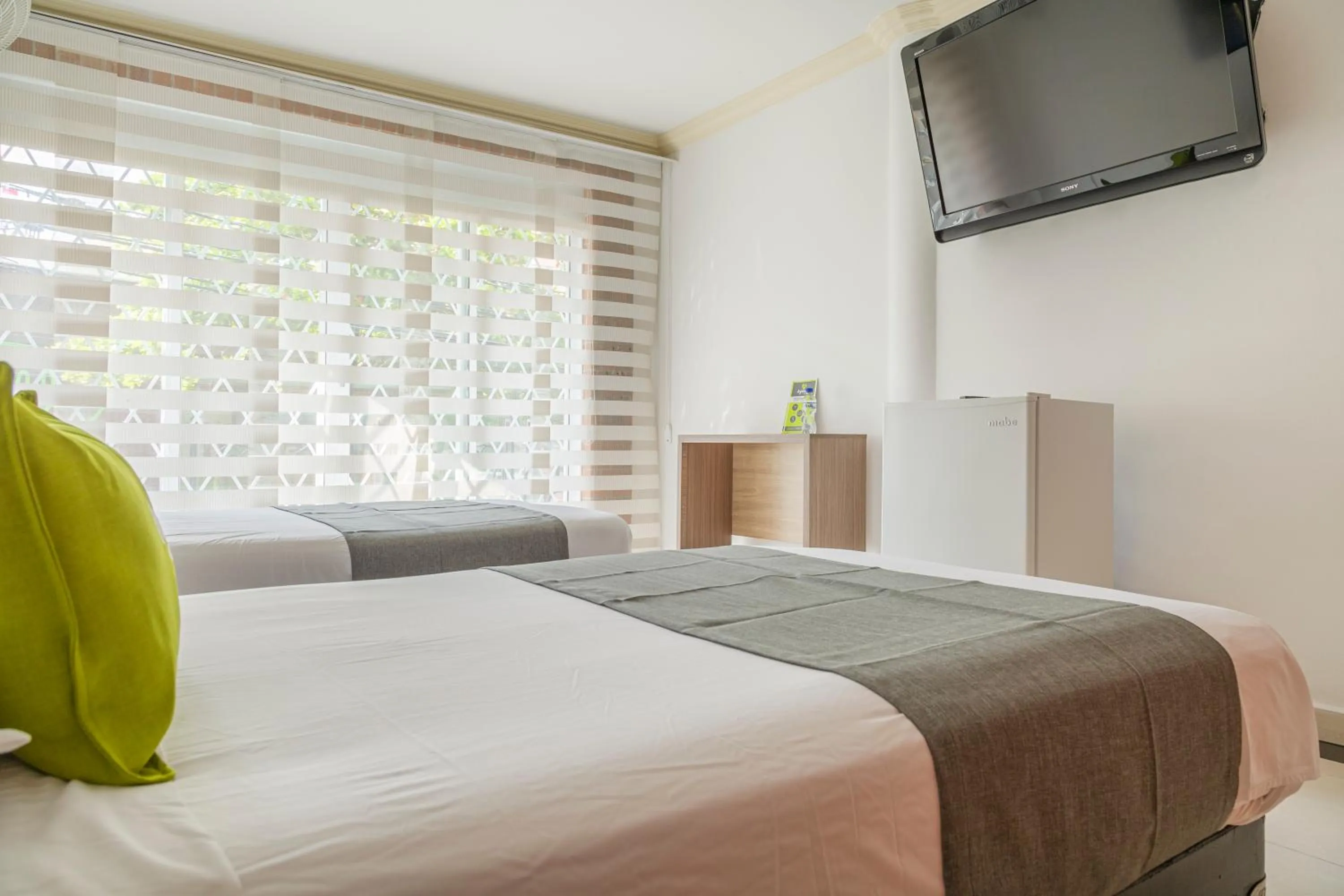 Communal lounge/ TV room, Bed in Hotel Boutique Laureles Home - Ayenda 1258