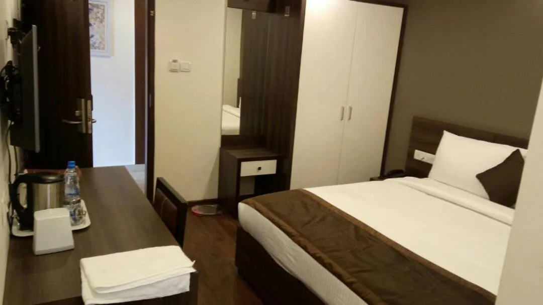 Bed in Hotel Royal Inn - Electronic City