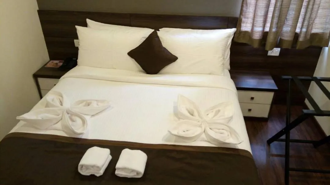 Bed in Hotel Royal Inn - Electronic City