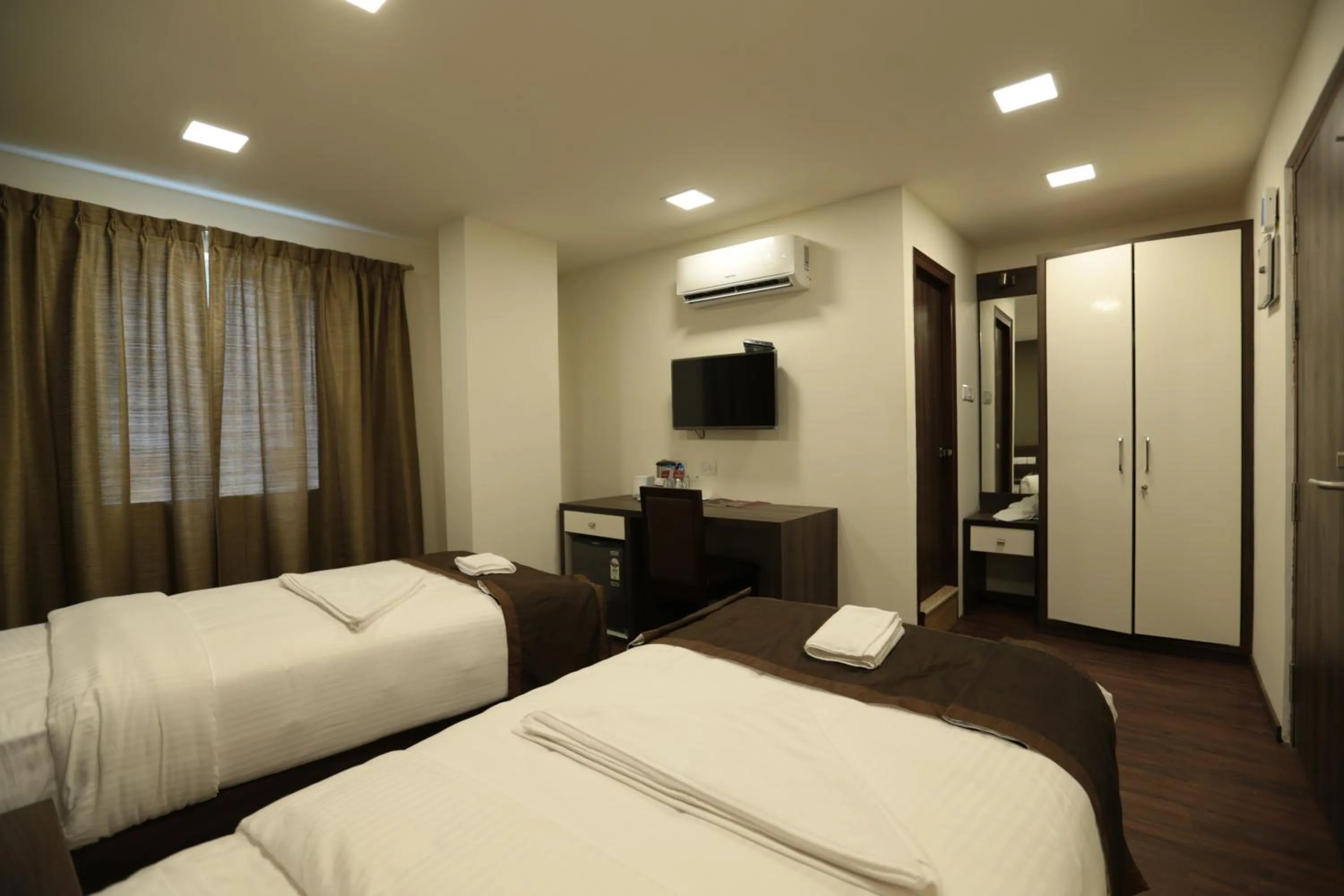 Bed in Hotel Royal Inn - Electronic City