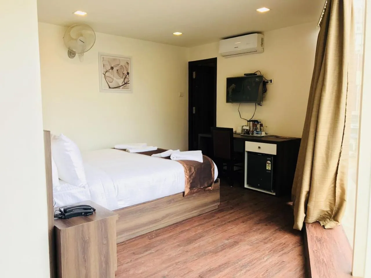 Bed in Hotel Royal Inn - Electronic City