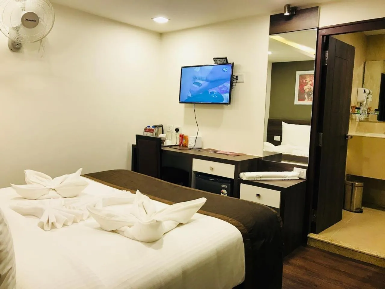 Bed in Hotel Royal Inn - Electronic City