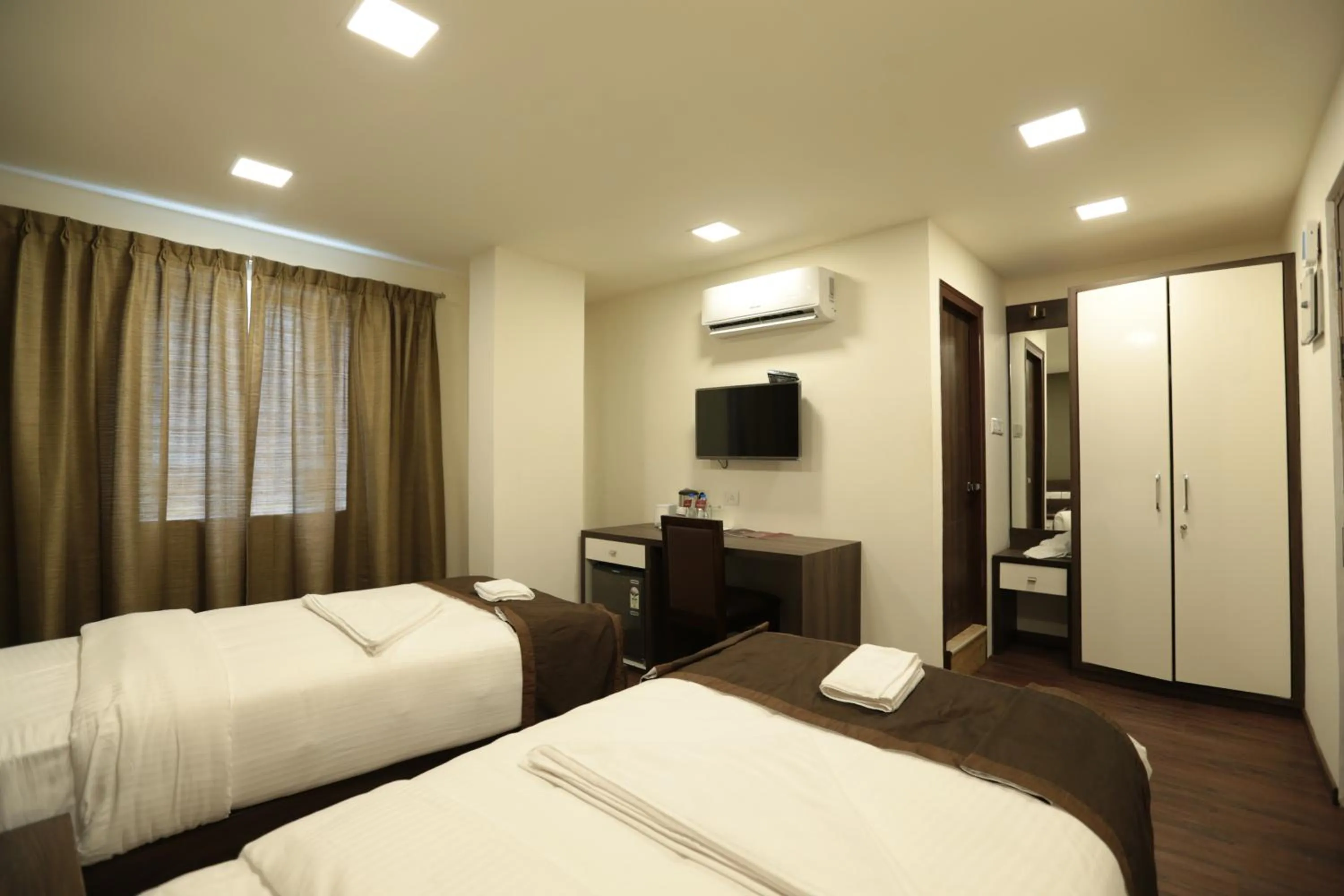 Bed in Hotel Royal Inn - Electronic City