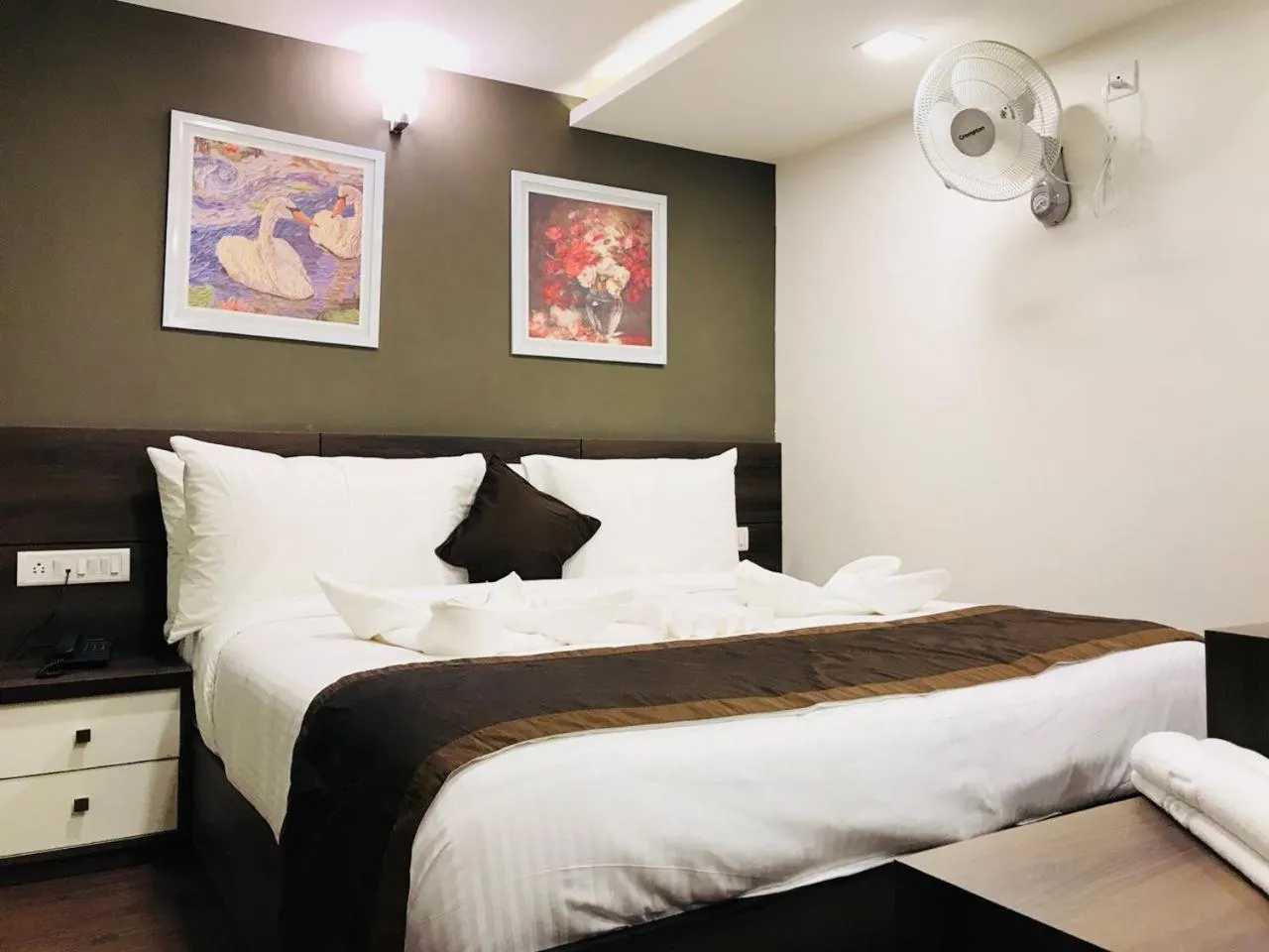 Bed in Hotel Royal Inn - Electronic City