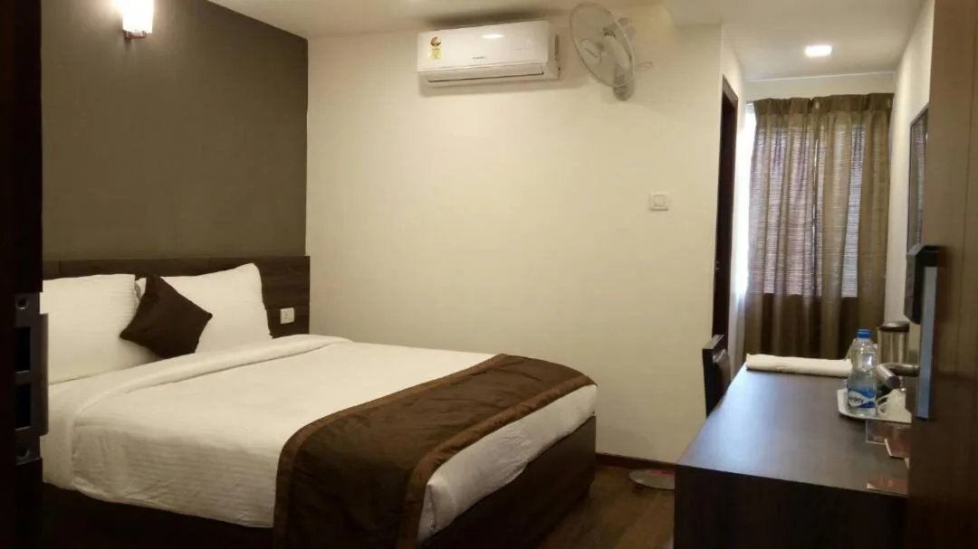Bed in Hotel Royal Inn - Electronic City