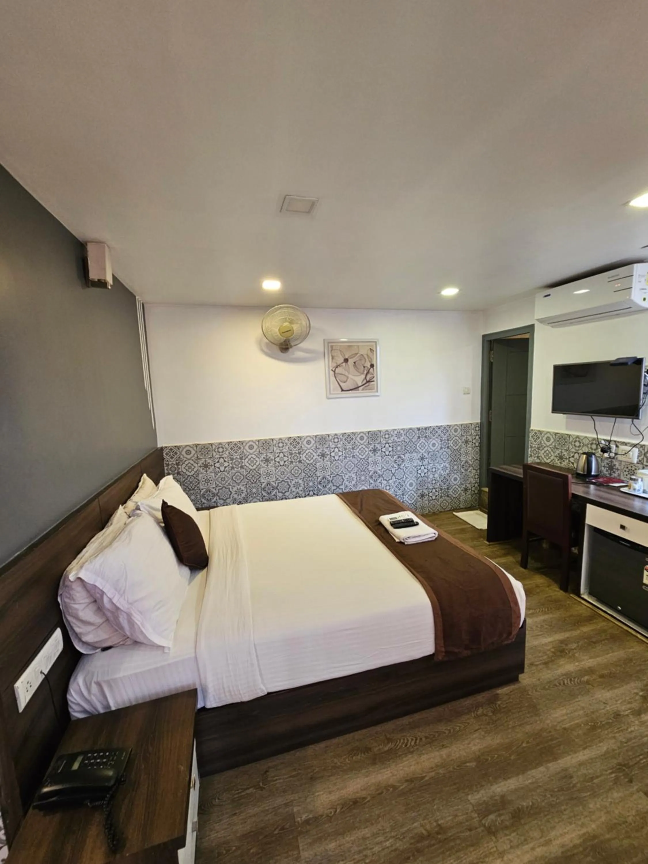 Bed in Hotel Royal Inn - Electronic City