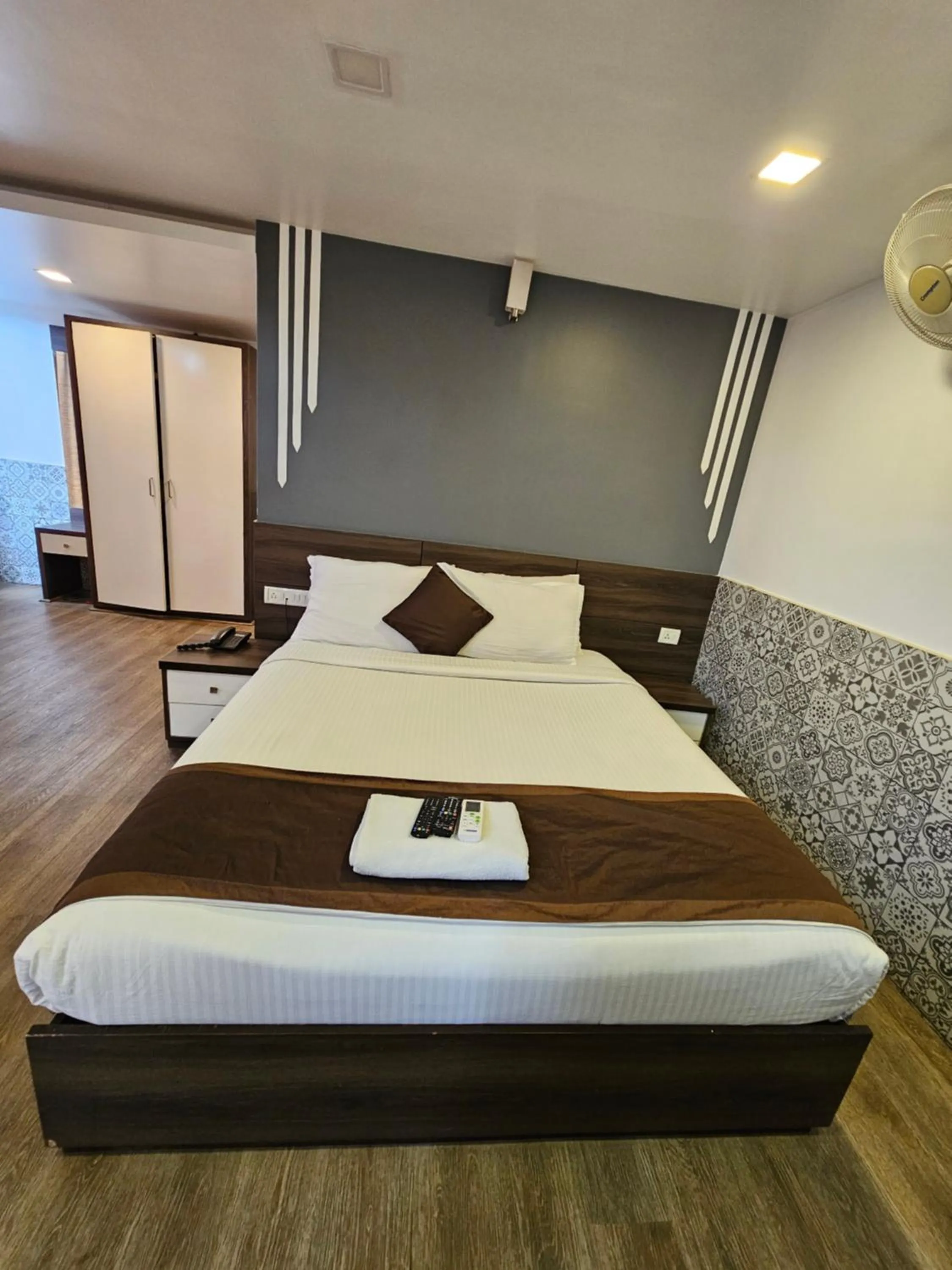 Bed in Hotel Royal Inn - Electronic City