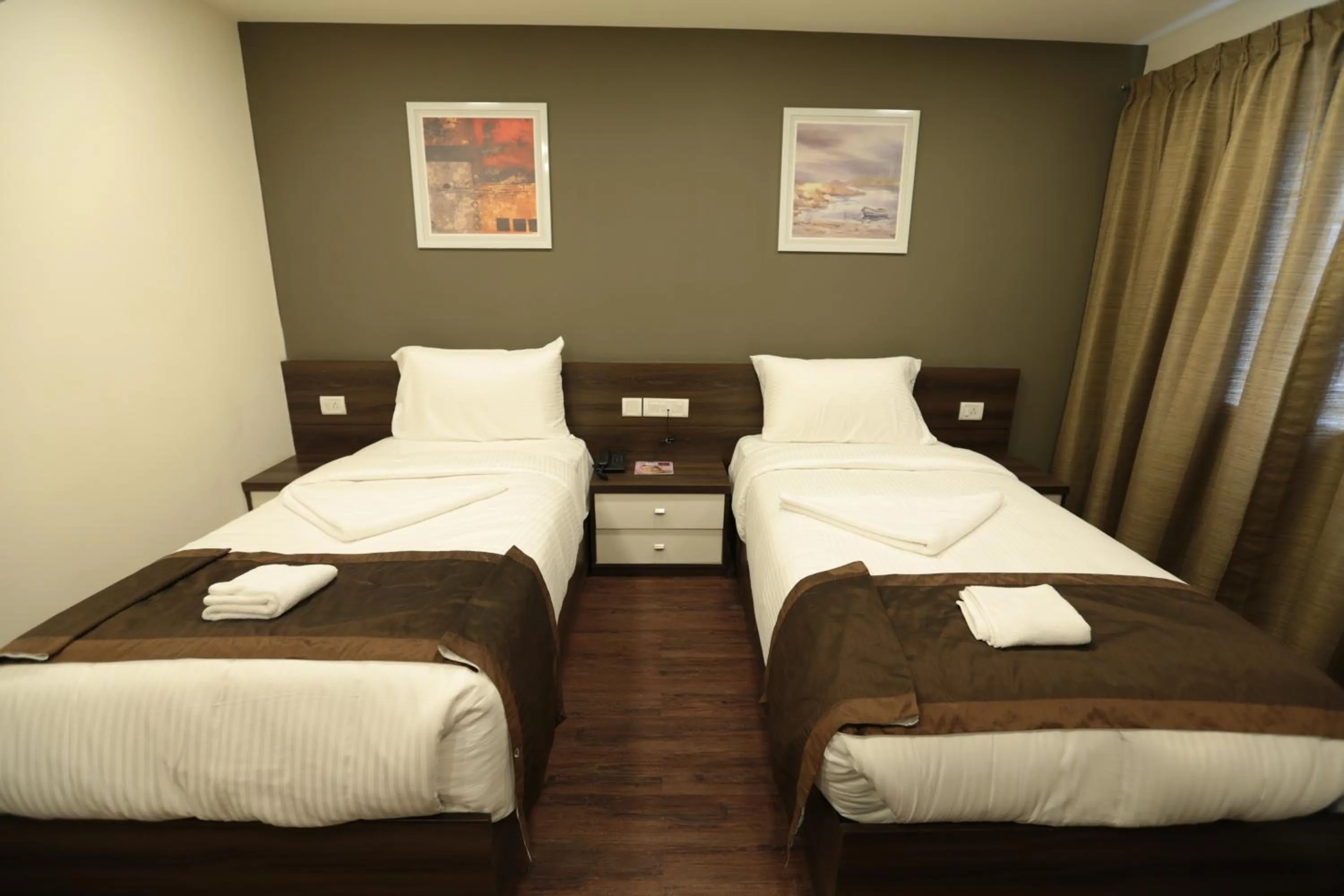 Bed in Hotel Royal Inn - Electronic City