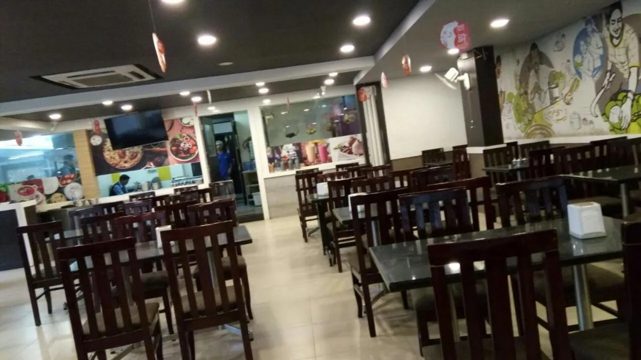 Restaurant/places to eat in Hotel Royal Inn - Electronic City