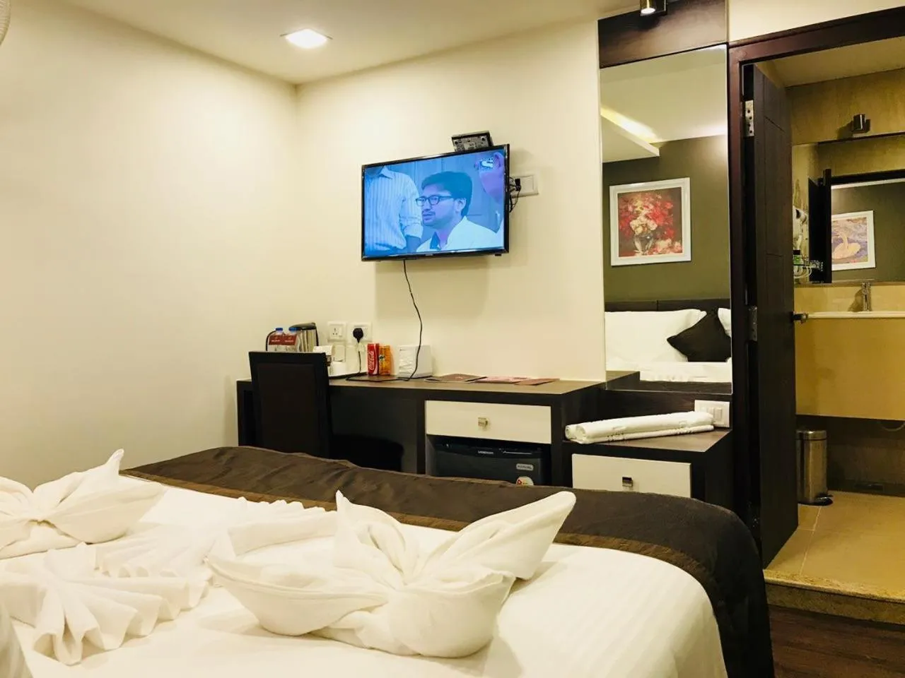 Bed in Hotel Royal Inn - Electronic City