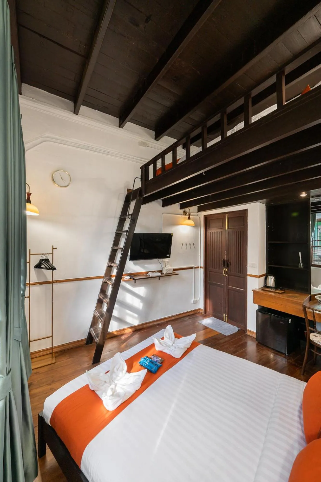 Photo of the whole room, Bed in Arun Sa Wad 103 NaNa