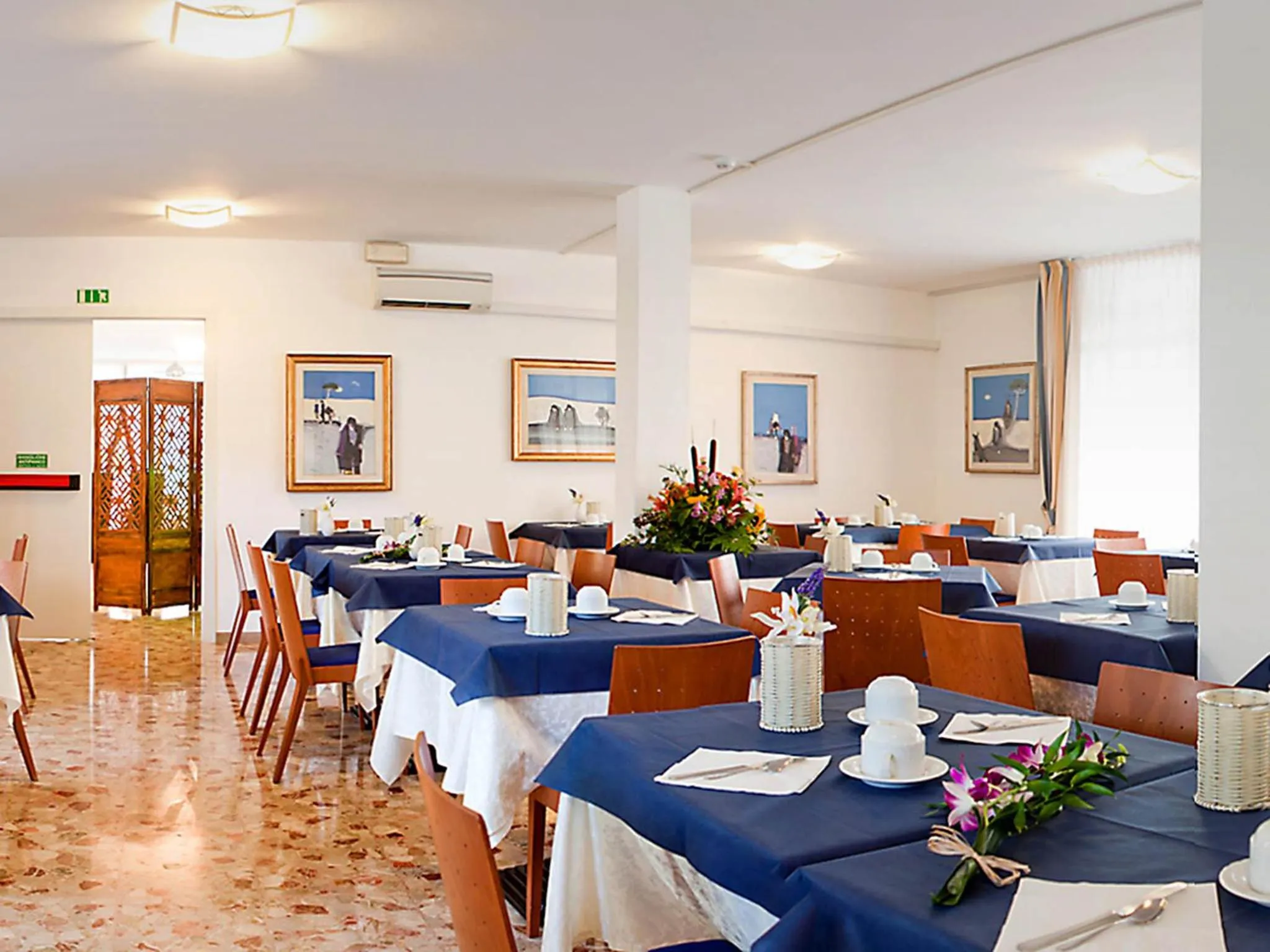 Buffet breakfast in Hotel Horizonte